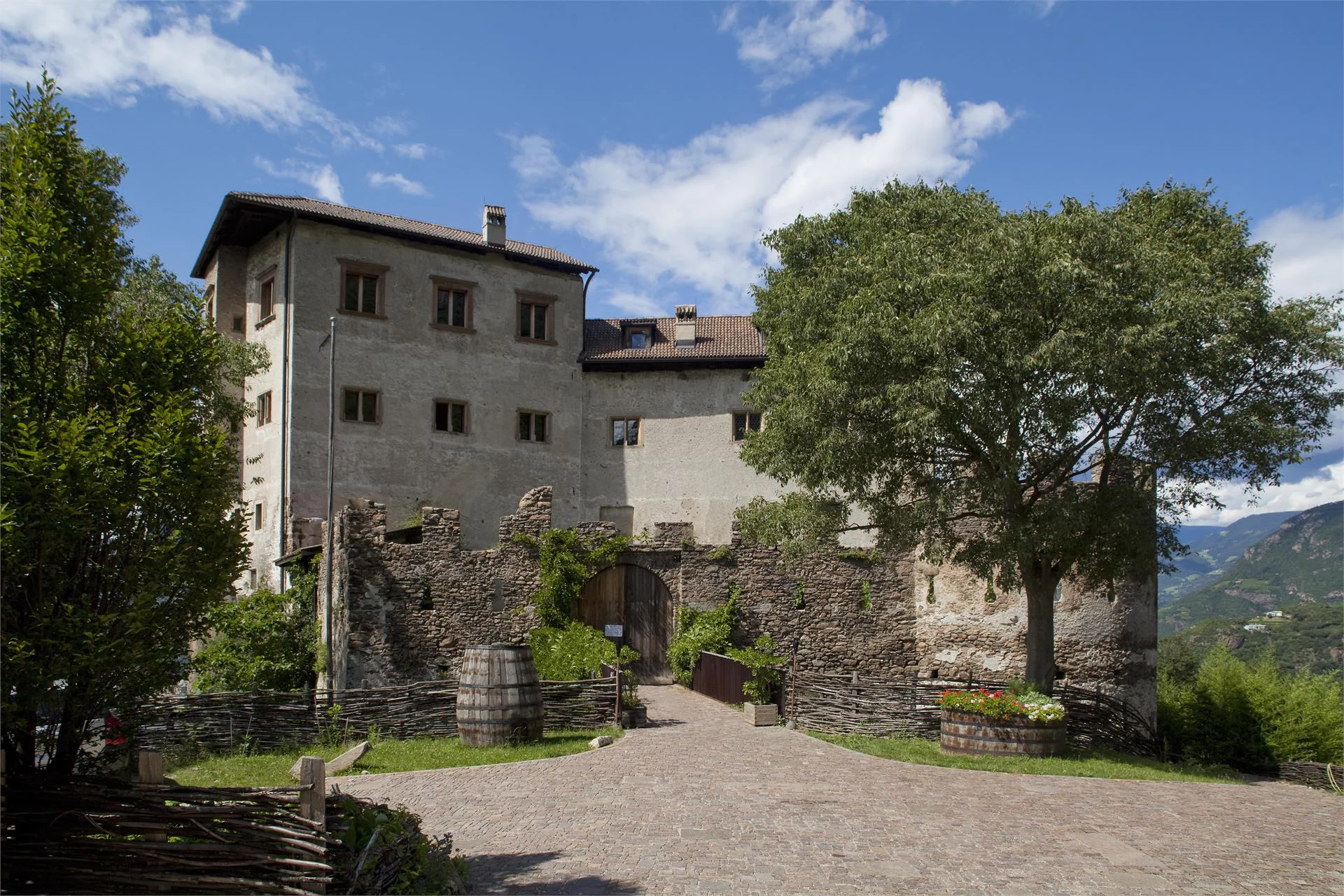 Flavon/Haselburg Castle Bolzano/Bozen 1 suedtirol.info