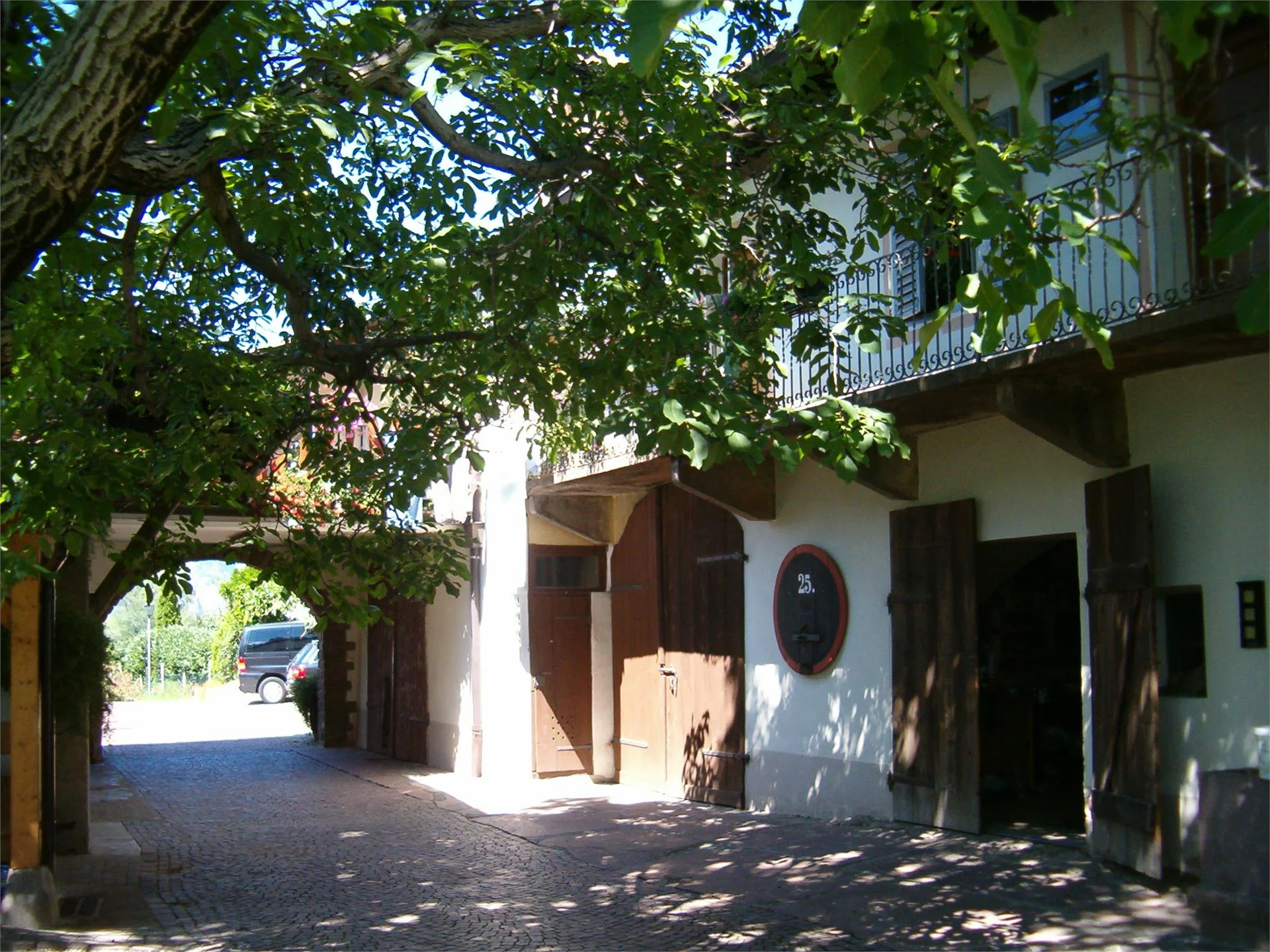 Distillery Fischerhof Eppan an der Weinstaße/Appiano sulla Strada del Vino 1 suedtirol.info