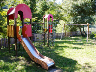 Kinderspielplatz Naraun - Feuerwehrhalle - Tisens - #1 - suedtirol.info