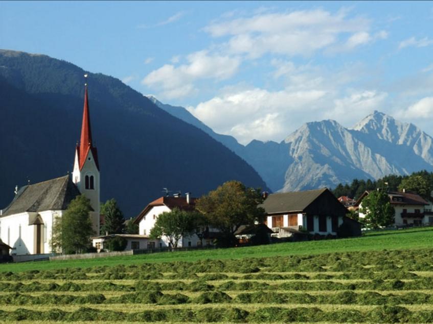 Kirche des Hl. Johannes - Niederrasen Rasen-Antholz 1 suedtirol.info