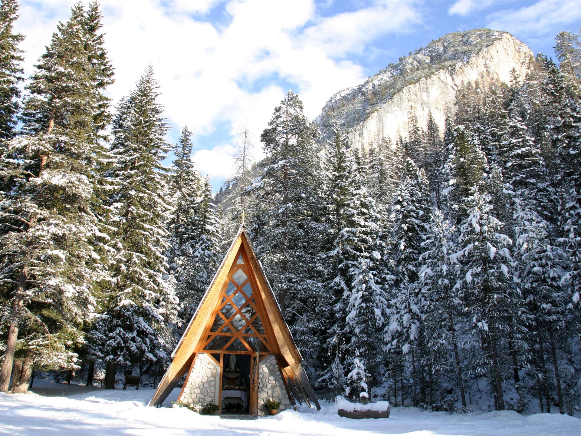 Chapel at the feet of the Sas Dlacia Badia 1 suedtirol.info