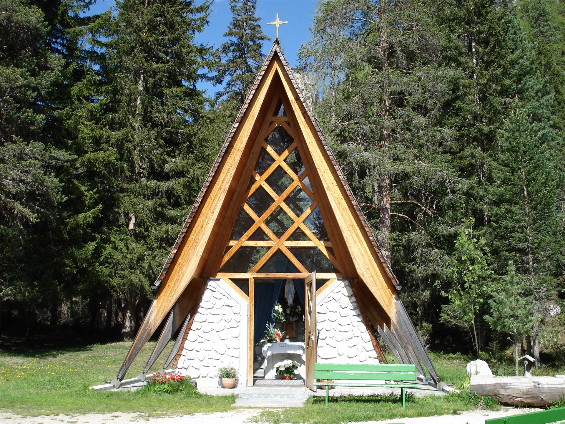 Chapel at the feet of the Sas Dlacia Badia 2 suedtirol.info