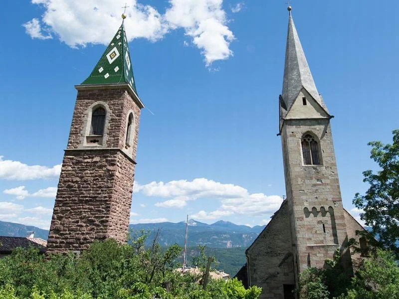 Chiesa a S. Nicolò Caldaro sulla Strada del Vino 1 suedtirol.info