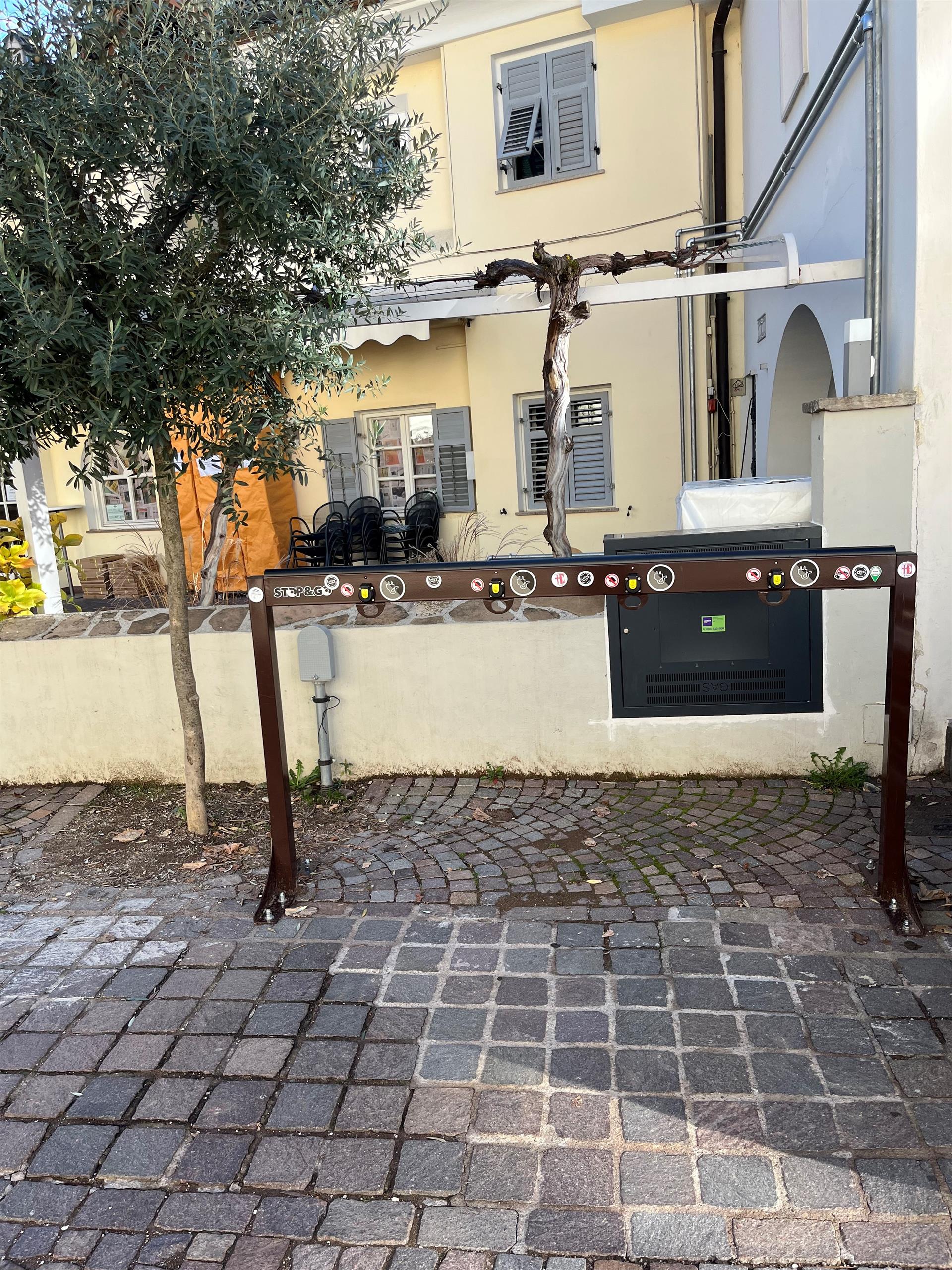 Stazione di ricarica gratuita per biciclette elettriche a Egna Egna 1 suedtirol.info
