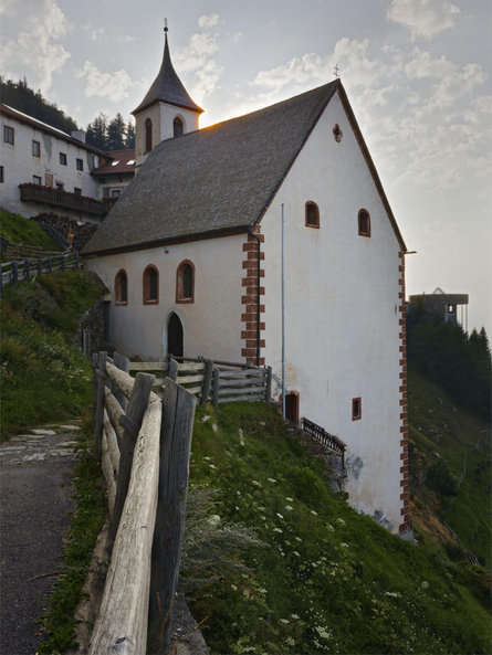 Chiesa San Martino in Monte Laces 1 suedtirol.info