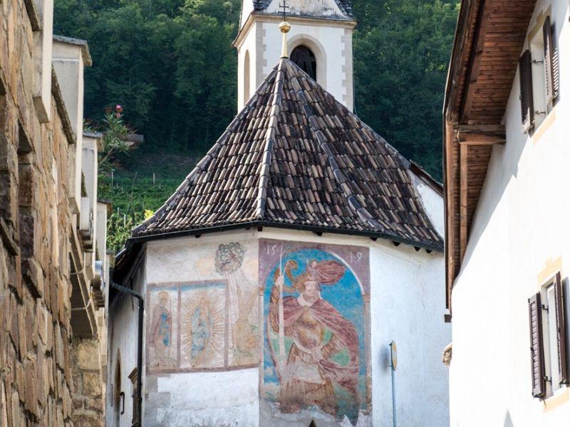 Church St. Rochus in Pfuss/Pozzo Kaltern an der Weinstraße/Caldaro sulla Strada del Vino 1 suedtirol.info
