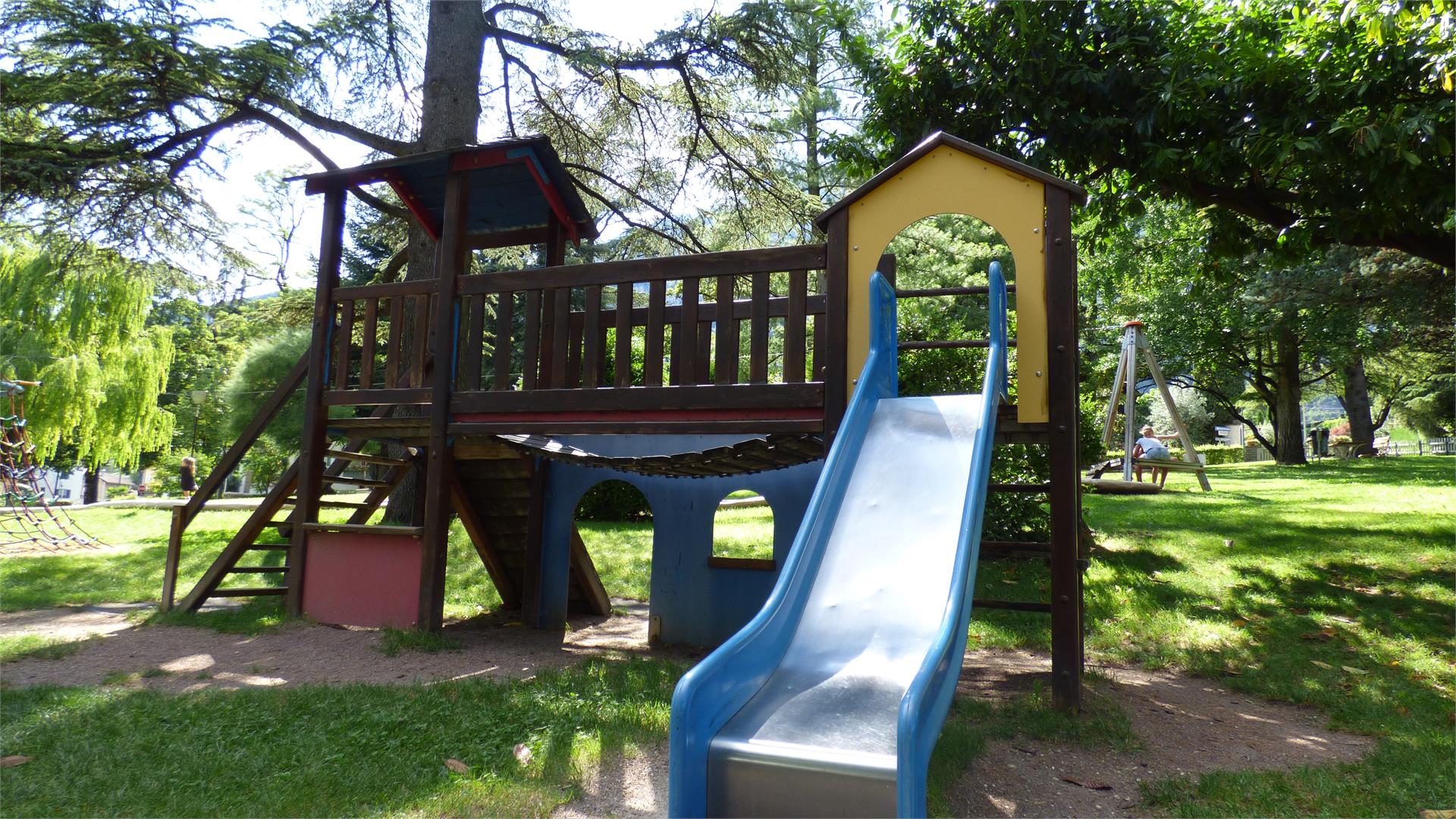 Kinderspielplatz neben dem Minigolf Tramin an der Weinstraße 5 suedtirol.info