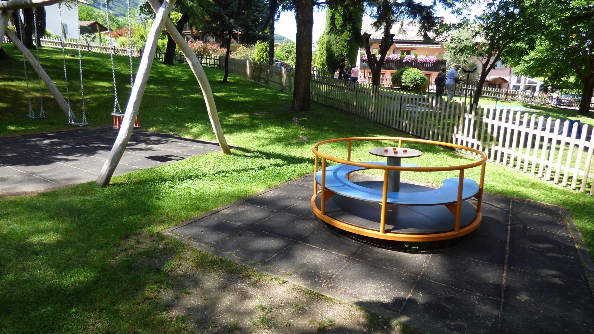 Kinderspielplatz neben dem Minigolf Tramin an der Weinstraße 2 suedtirol.info