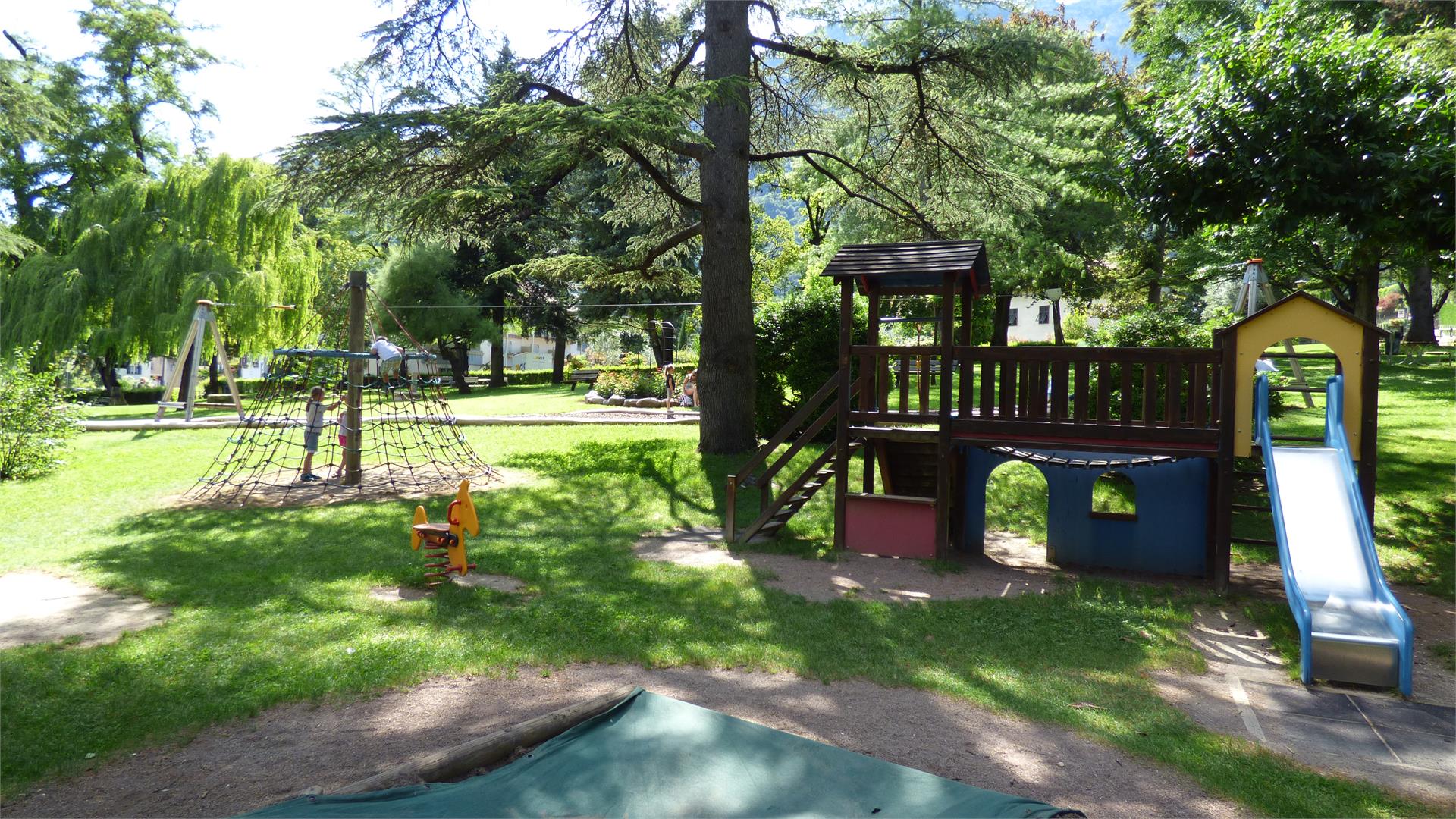 Kinderspielplatz neben dem Minigolf Tramin an der Weinstraße 1 suedtirol.info