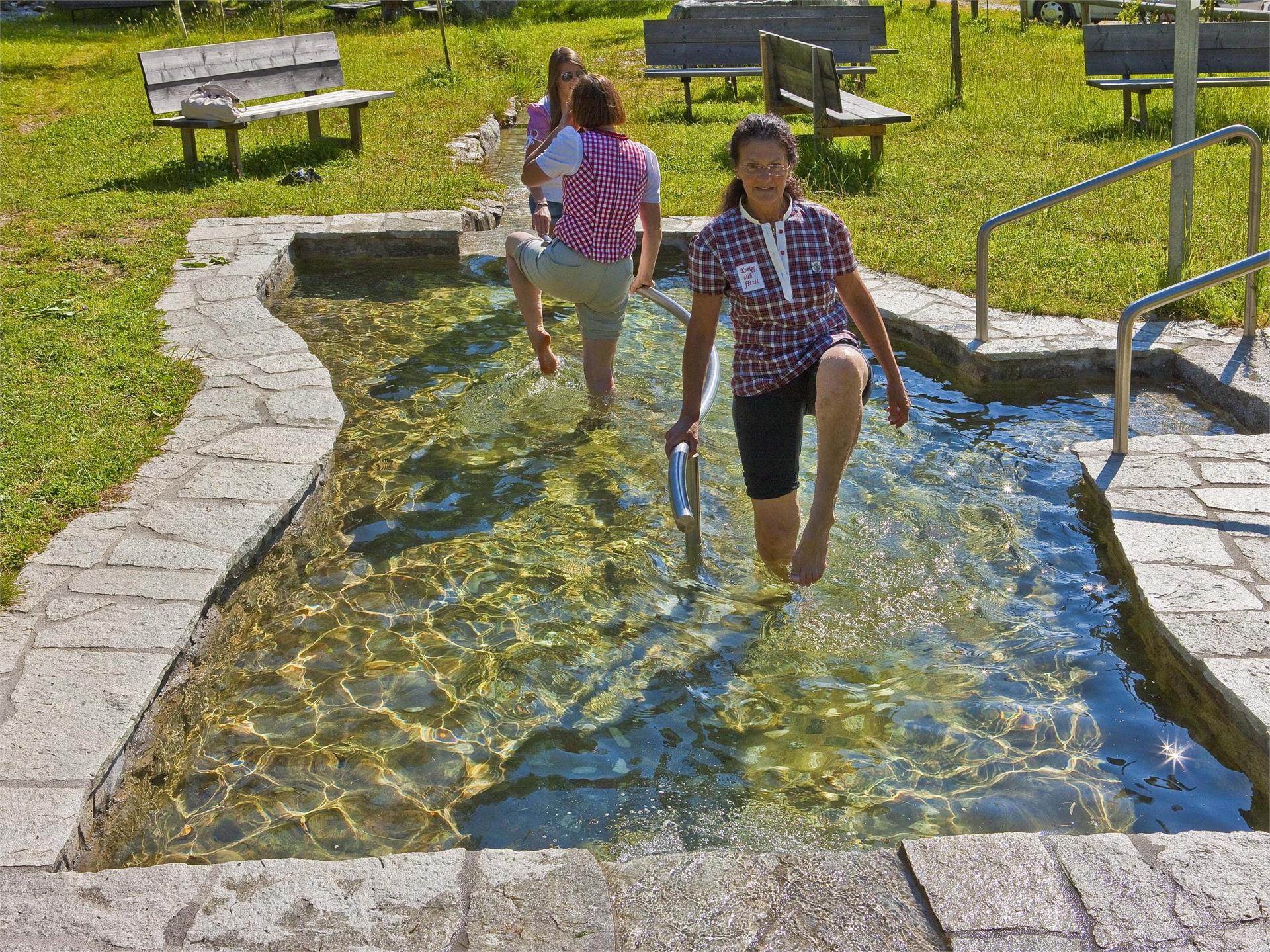 Kneippanlage - Gesundheitswege Weißenbach Ahrntal 2 suedtirol.info