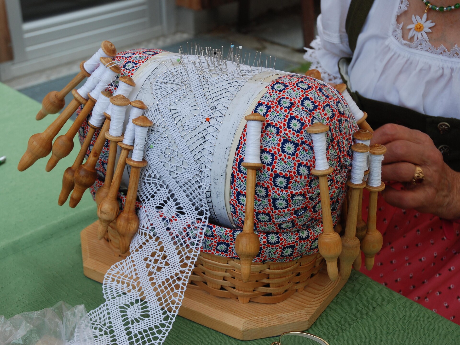 Lavorazione dei pizzi al tombolo Predoi Predoi 1 suedtirol.info