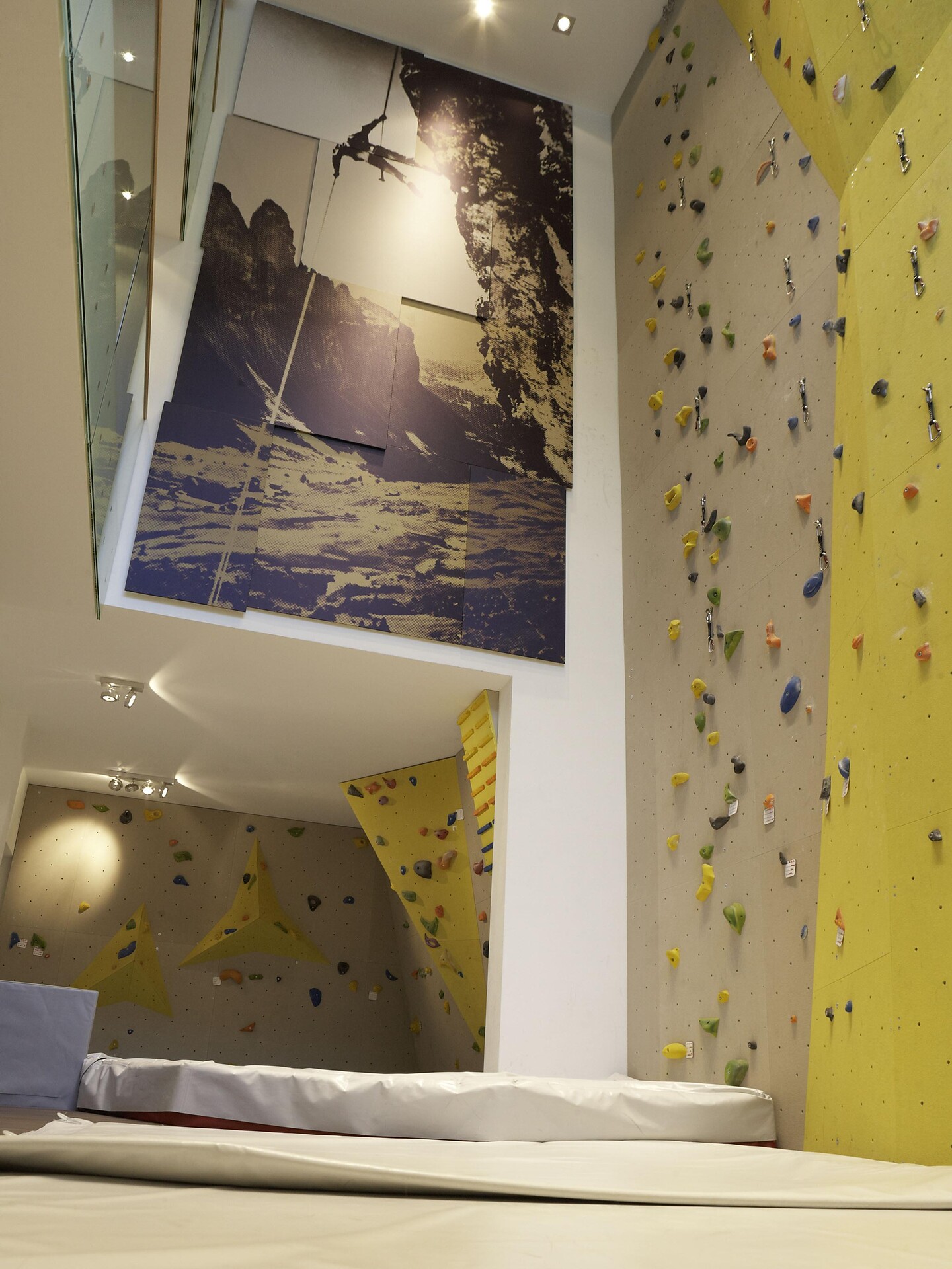 Kletterwand und Boulder Indoor Badia 1 suedtirol.info