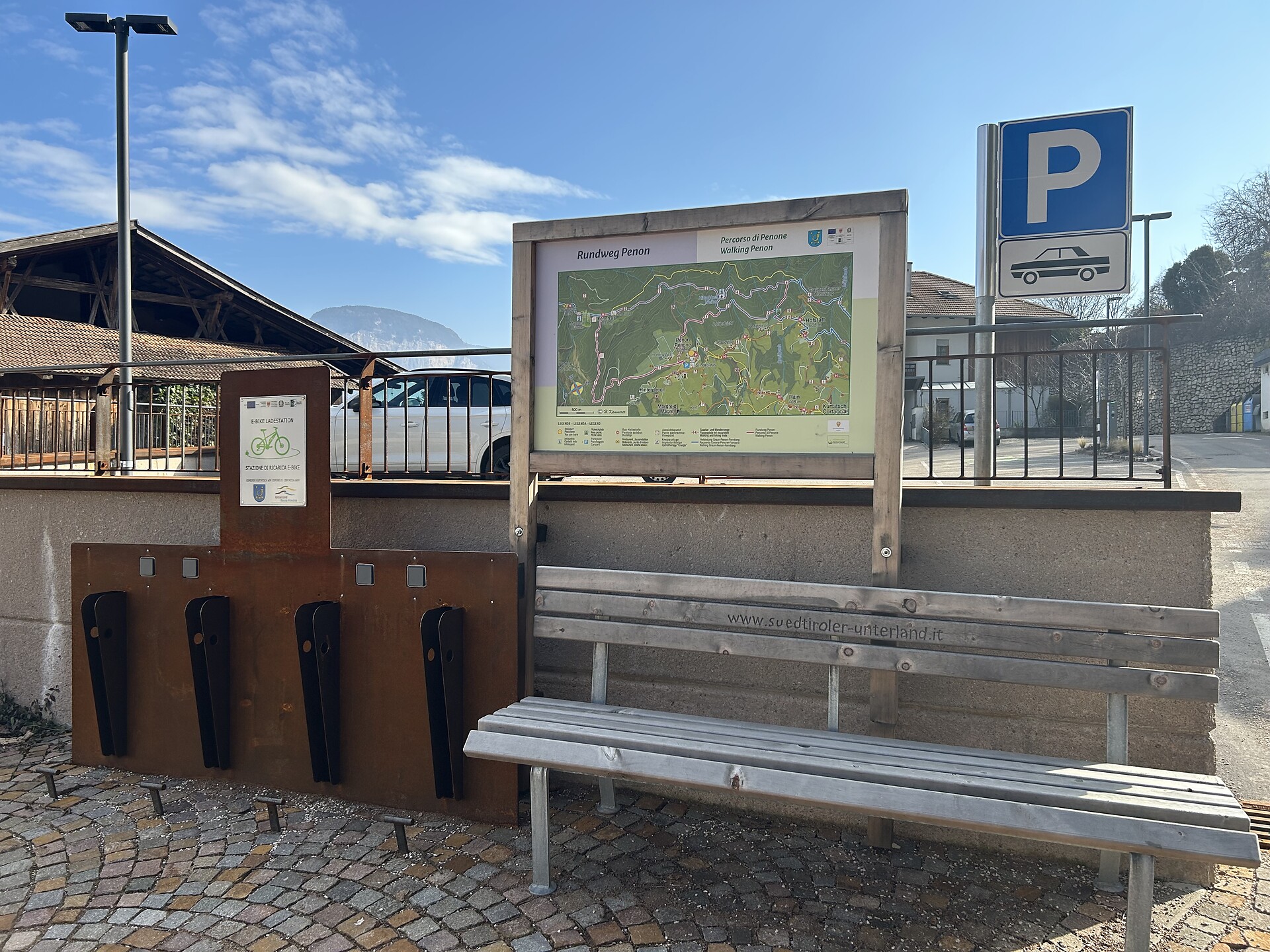 Stazione di ricarica gratuita per biciclette elettriche a Penone Egna 1 suedtirol.info