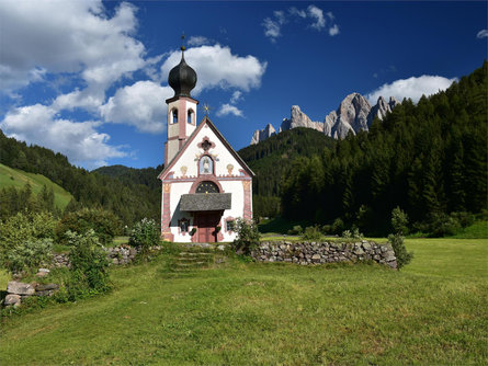 The church of St. John of Nepomuk in Ranui Villnöss/Funes 1 suedtirol.info