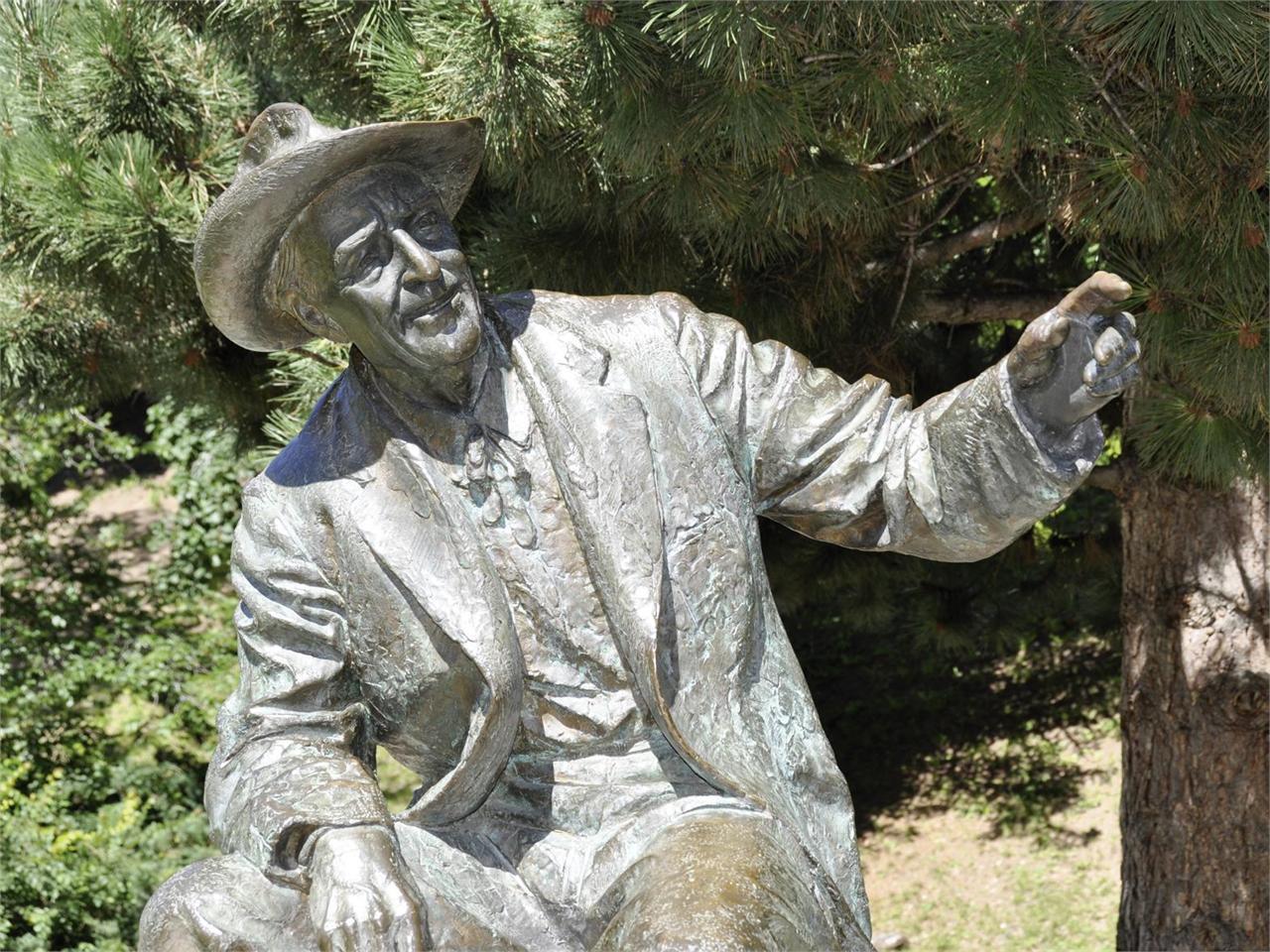 Monumento Luis Trenker Ortisei 3 suedtirol.info