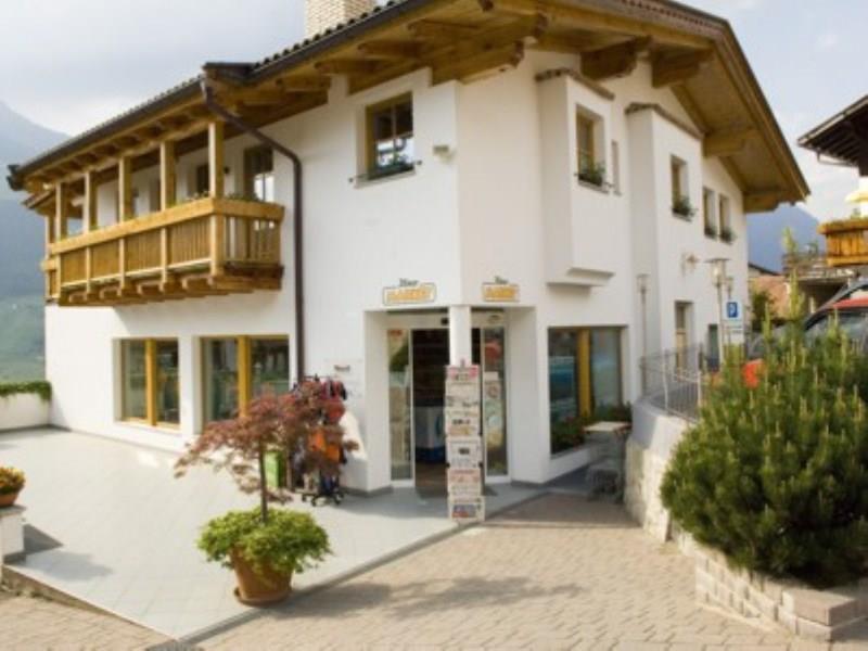 llmer Market - Lebensmittel/Zeitungen/Filme Schenna 1 suedtirol.info