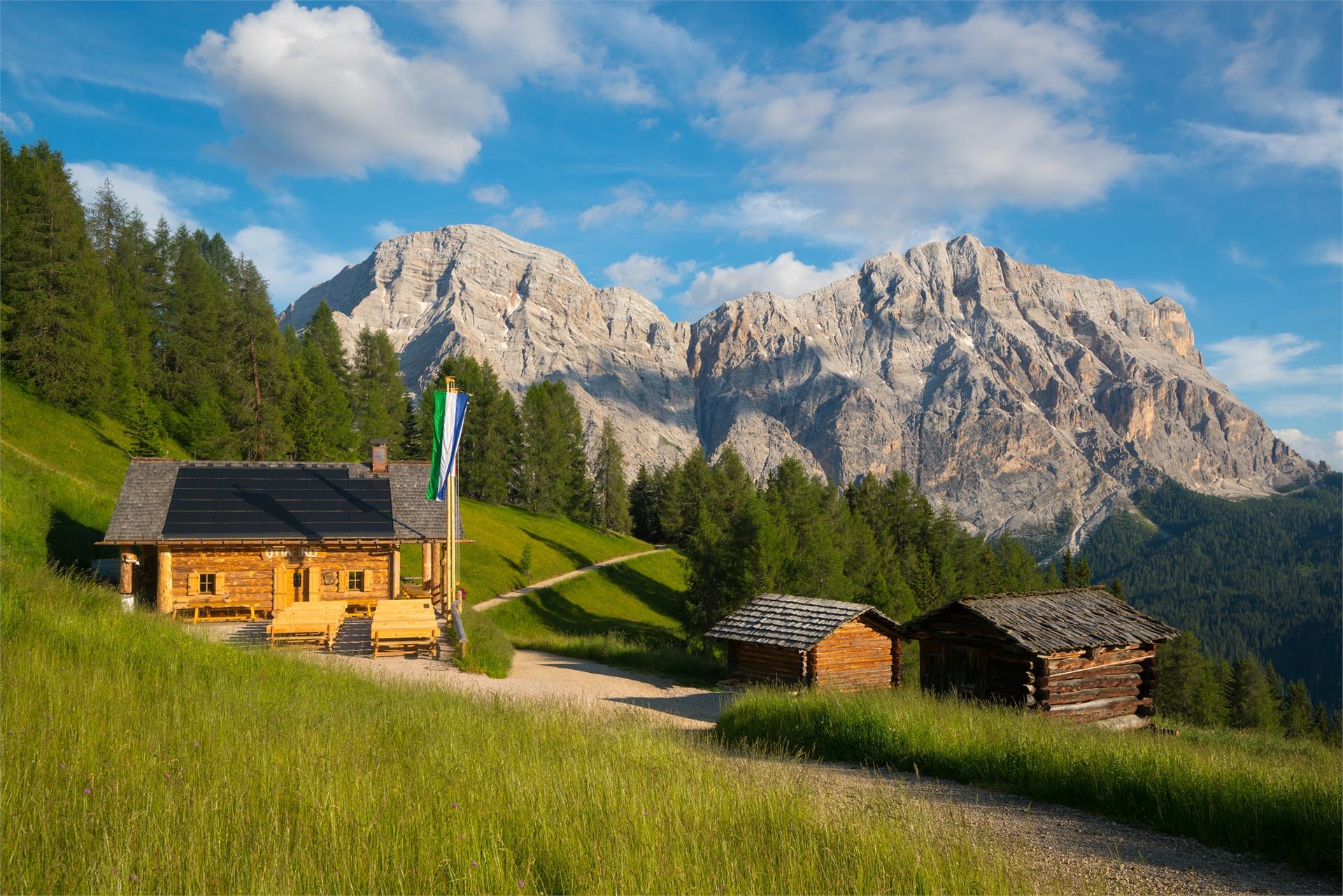 Stazione di ricarica per e-bike - Ütia da Rit La Val 1 suedtirol.info