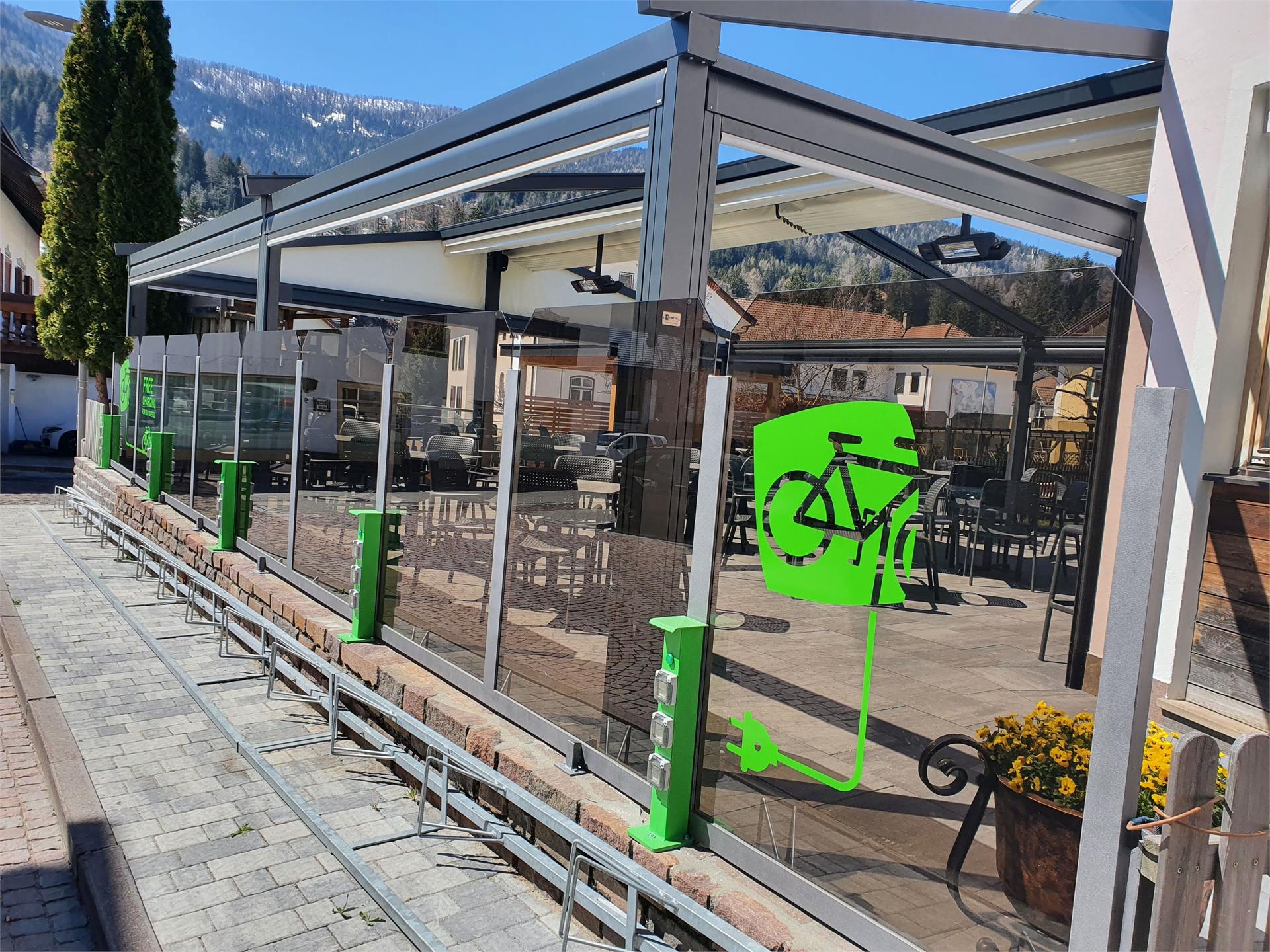E-bike charging station Dorfcafe Welsberg-Taisten/Monguelfo-Tesido 3 suedtirol.info