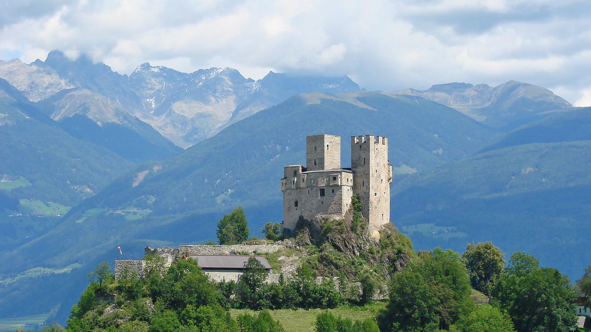 Castle Michelsburg St.Lorenzen/San Lorenzo di Sebato 1 suedtirol.info