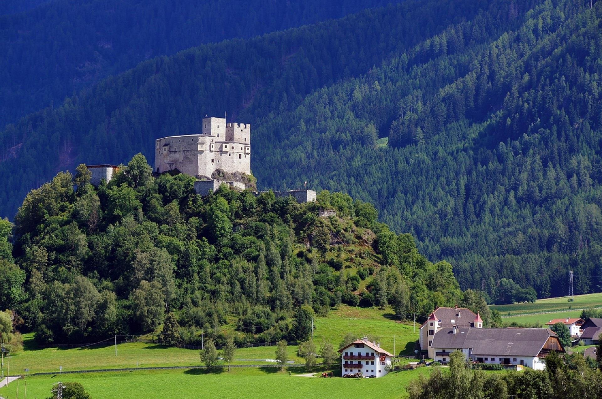 Castle Michelsburg St.Lorenzen/San Lorenzo di Sebato 2 suedtirol.info
