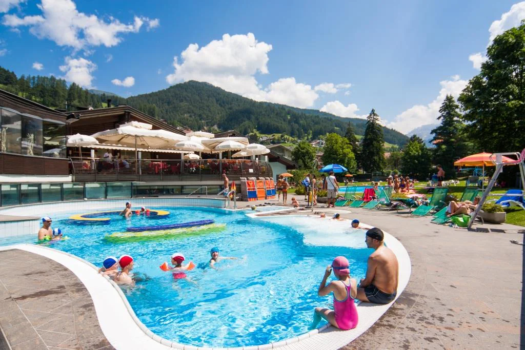 Mardolomit Swimming Pool & Sauna Urtijëi/Ortisei 4 suedtirol.info
