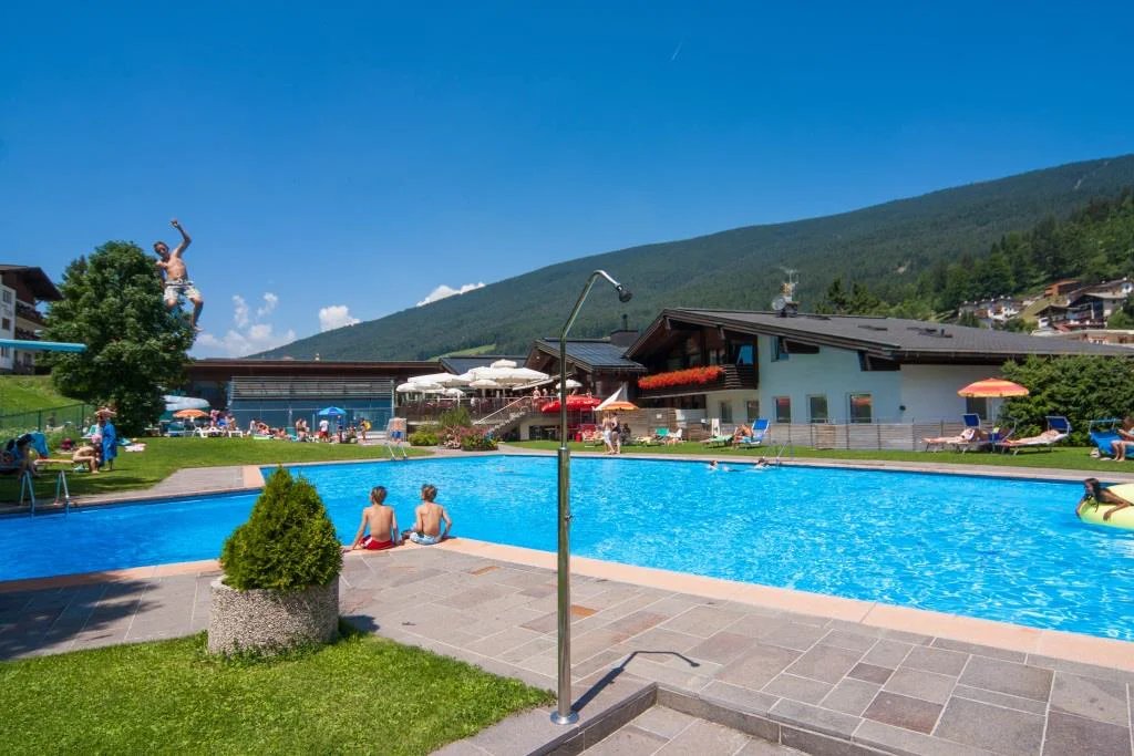 Mardolomit Swimming Pool & Sauna Urtijëi/Ortisei 5 suedtirol.info