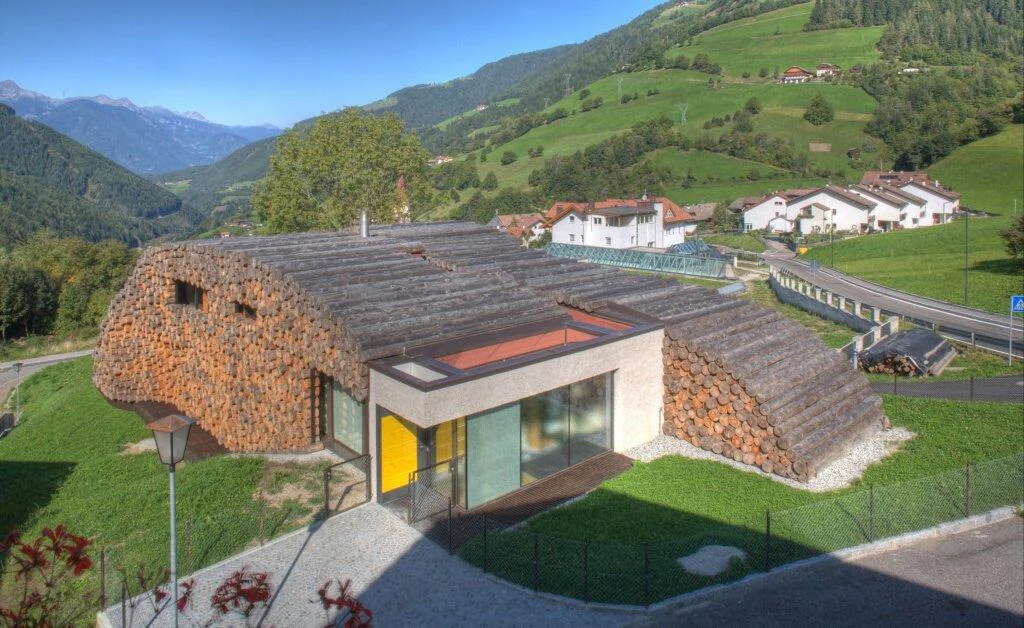Casa di tronchi accatastati Luson 1 suedtirol.info