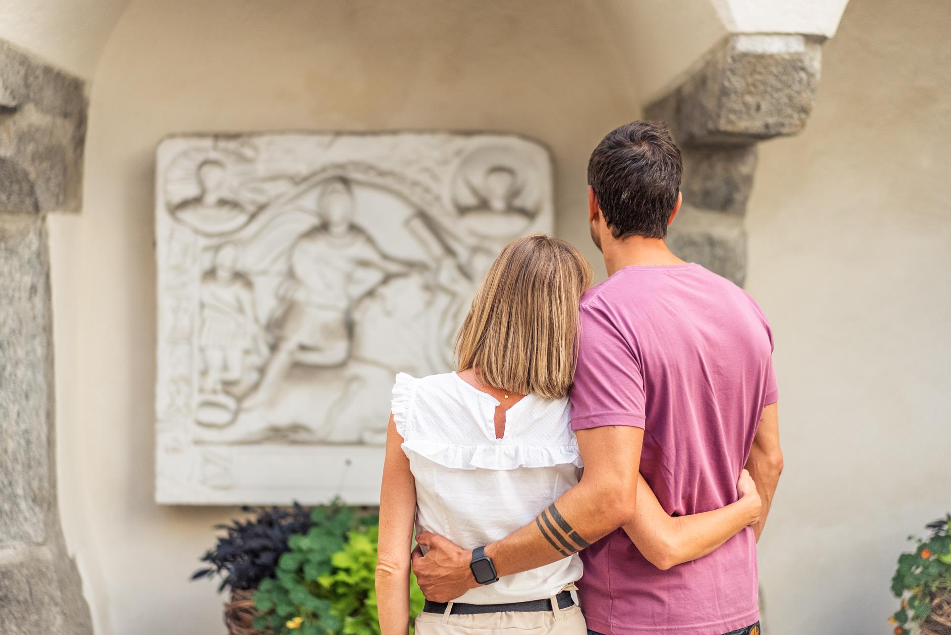 Stele del Dio Mitra e pietra miliare romana nel Municipio di Vipiteno Vipiteno 1 suedtirol.info