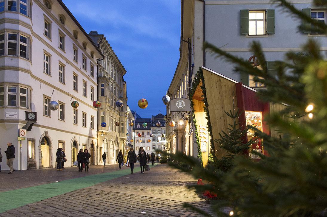Via e piazza della Mostra Bolzano 1 suedtirol.info
