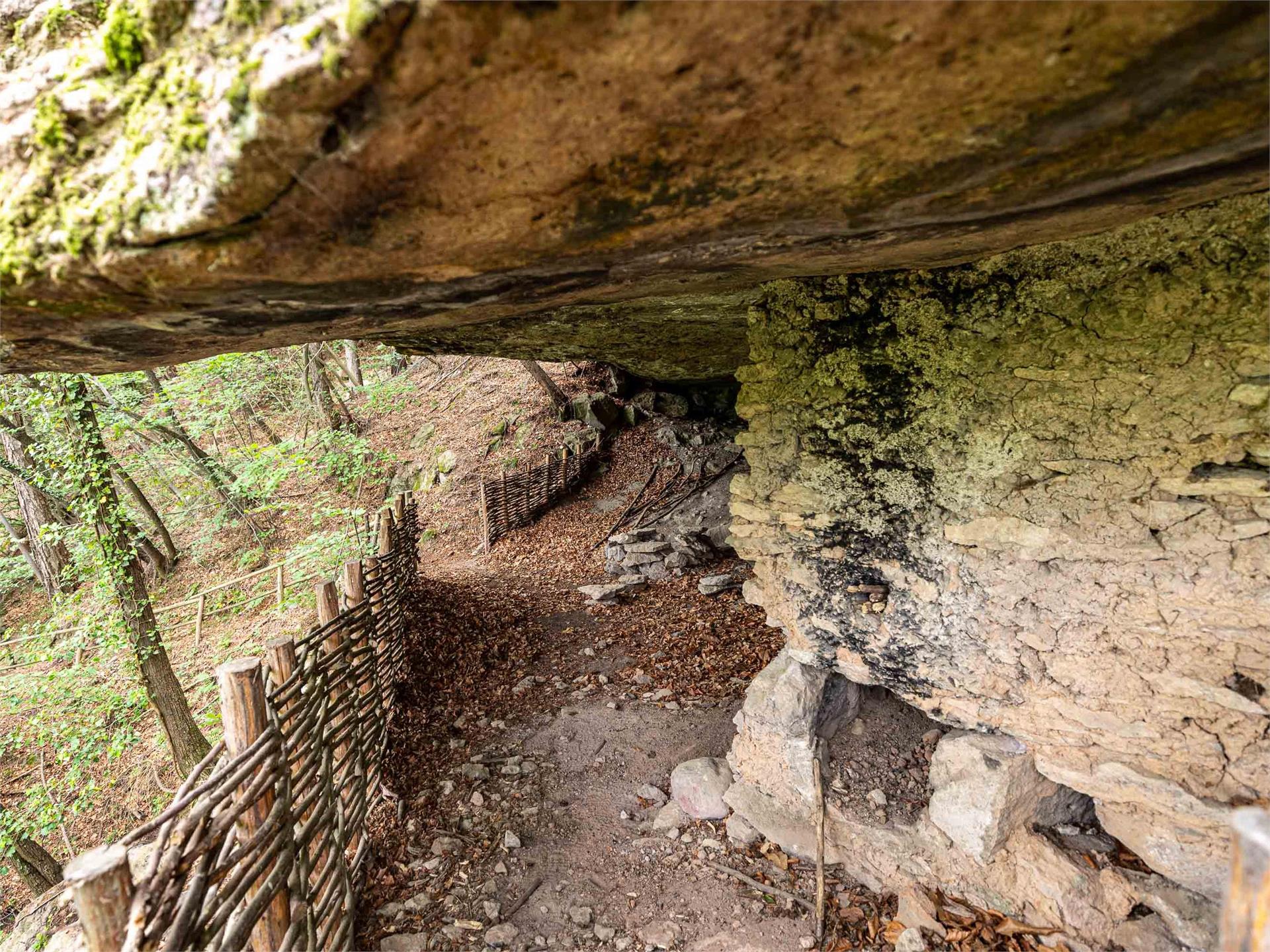 Wohnhöhle "Mortner Gufl" Karneid 4 suedtirol.info