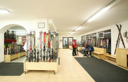 Nolo Ski Rental by Scuola sci La Villa Badia 2 suedtirol.info