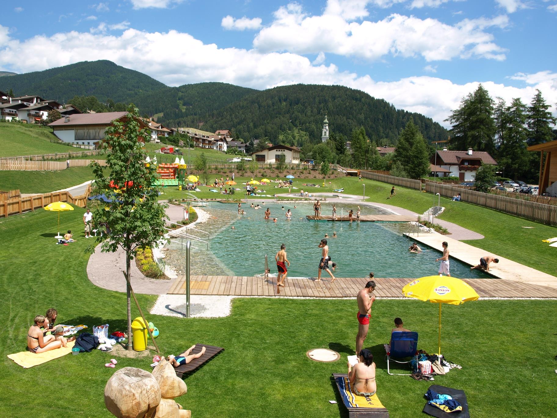 Natural bathing lake Dobbiaco/Toblach Toblach/Dobbiaco 1 suedtirol.info