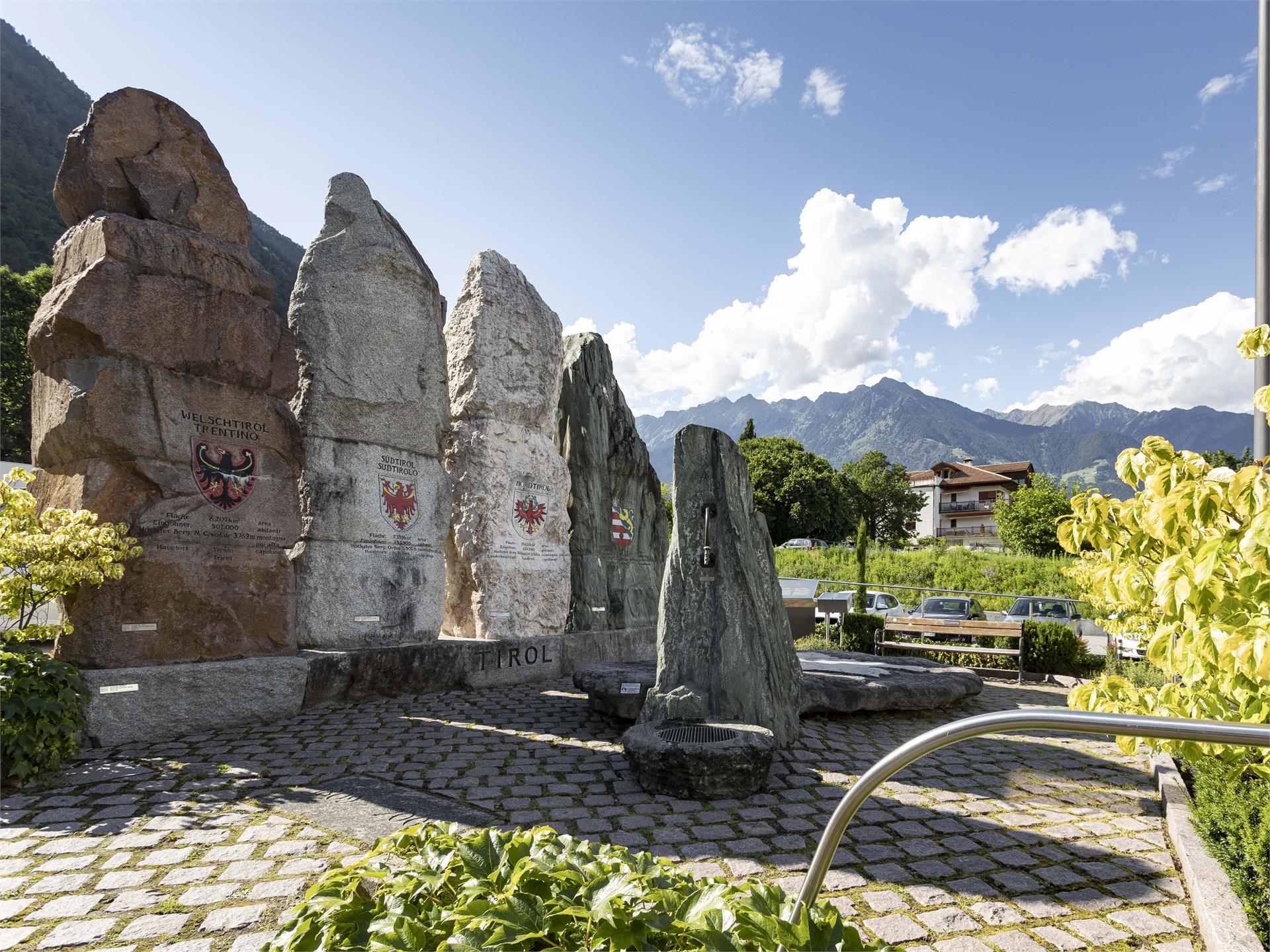"Tiroler Platz" a Marlengo Marlengo 1 suedtirol.info