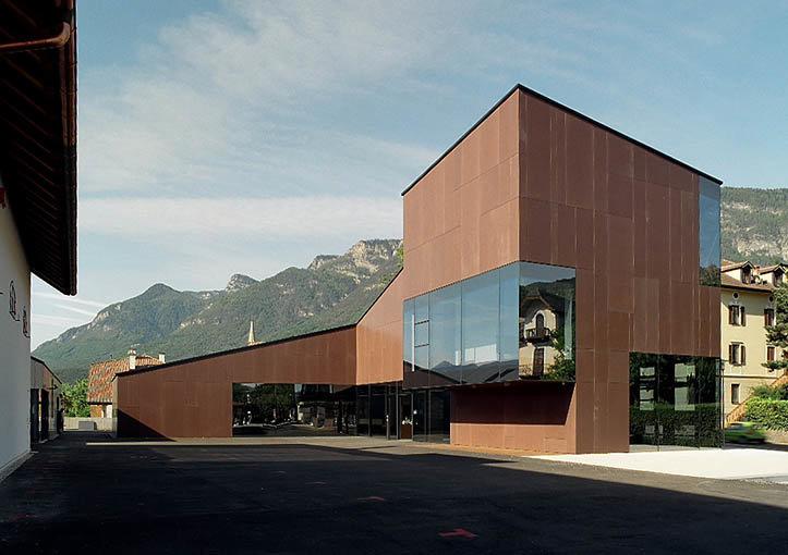 „winecenter“ der Kellerei Kaltern Kaltern an der Weinstraße 1 suedtirol.info