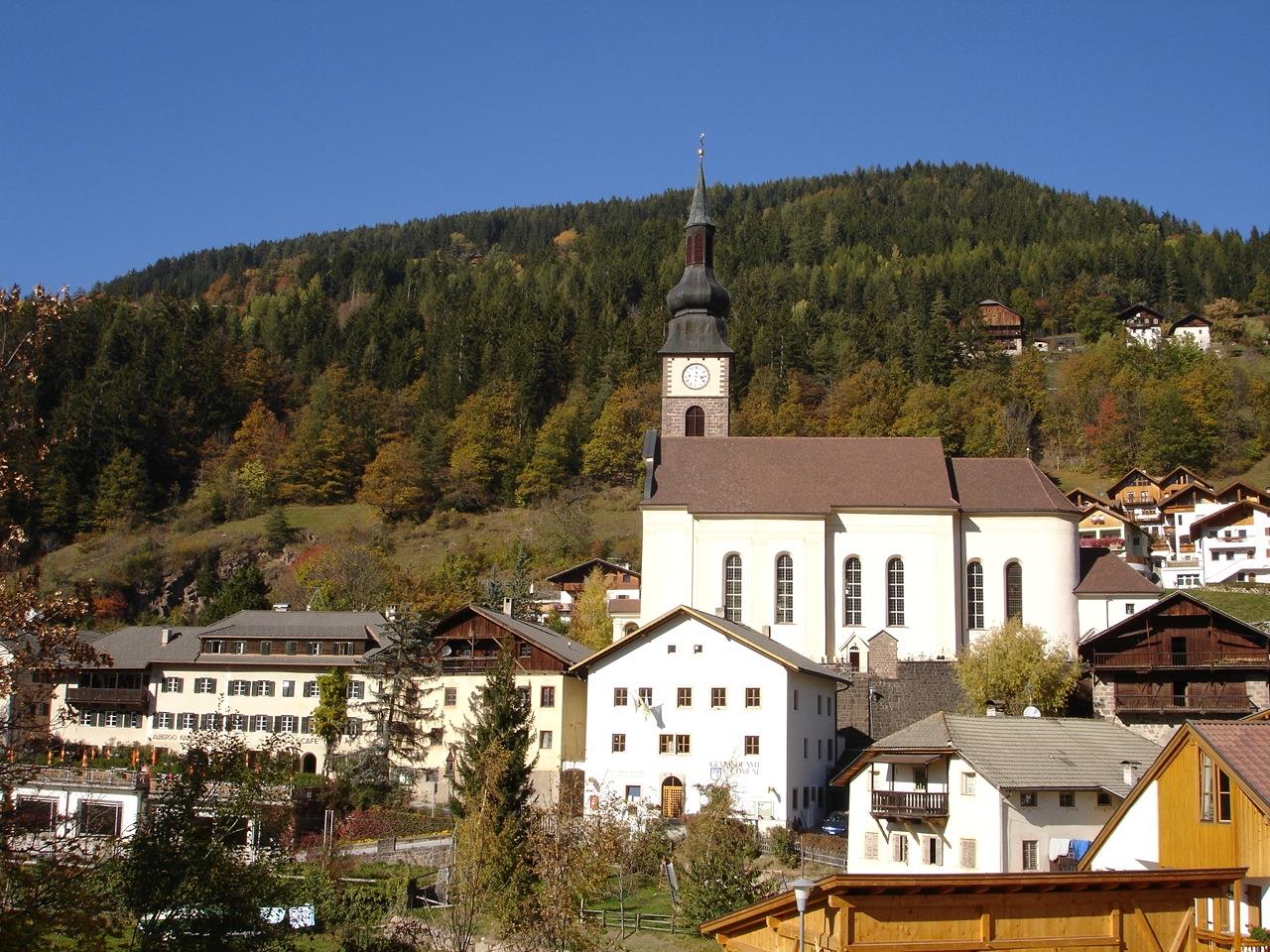 Chiesa parrocchiale di S. Pietro e Paolo (1801) Funes 1 suedtirol.info