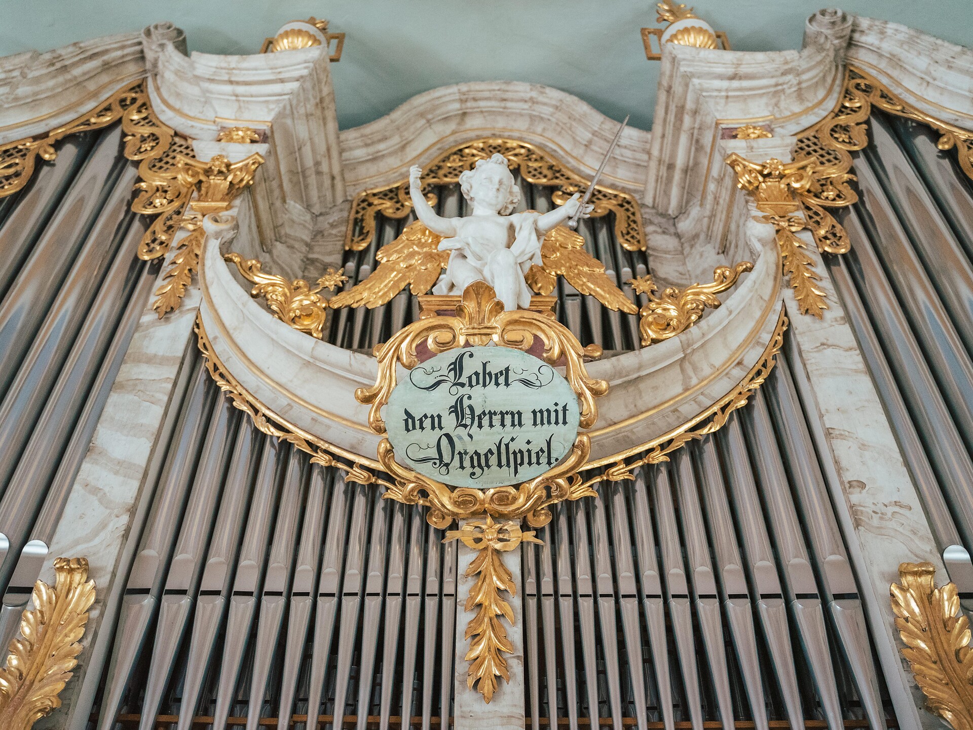 "Praise the Lord with organ music"