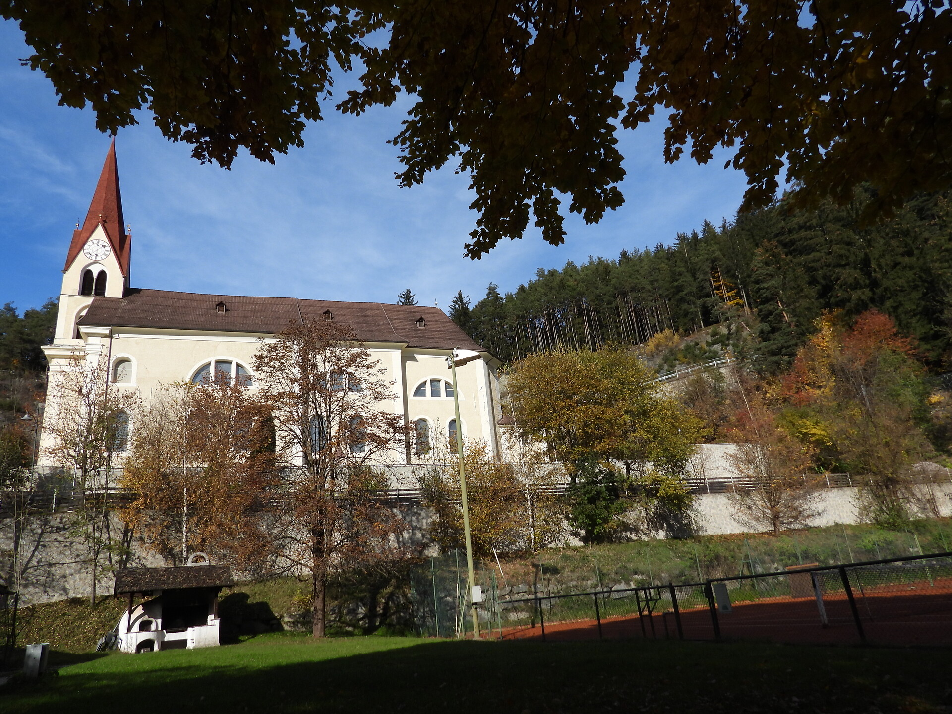 Kirche Kiens Herbst 1