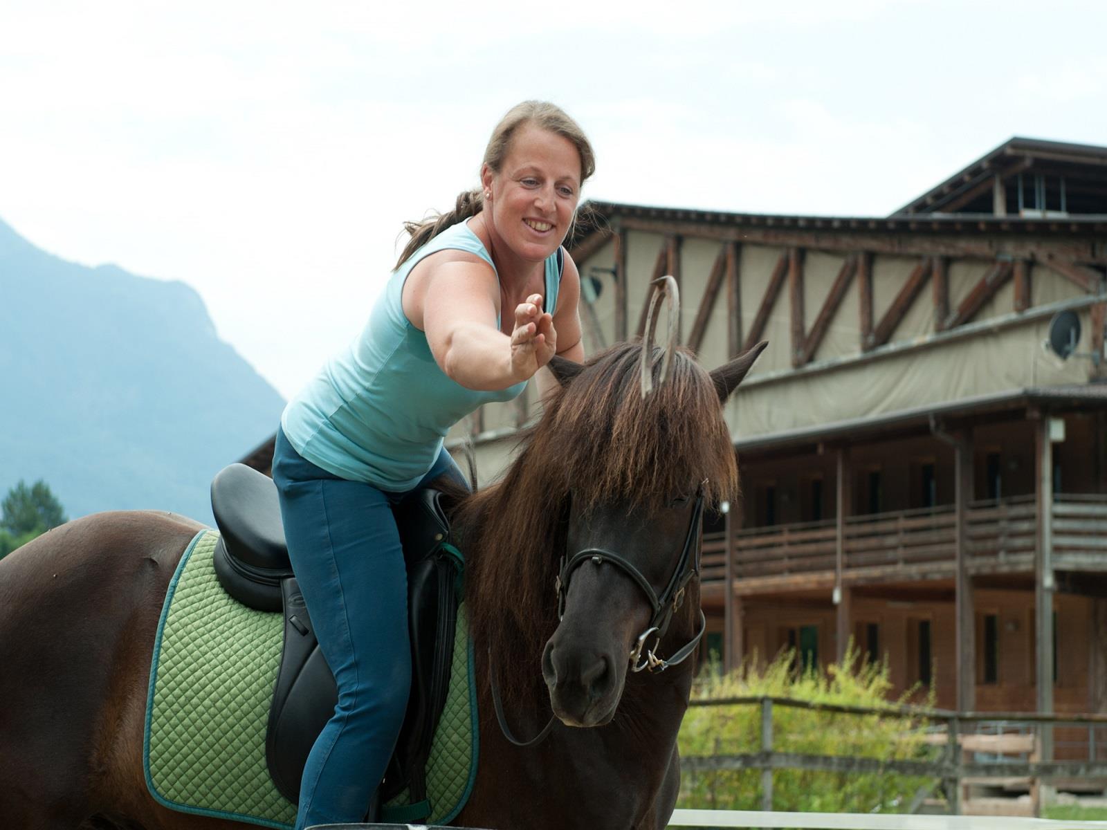 Centro equitazione Alps Coliseum Egna 2 suedtirol.info