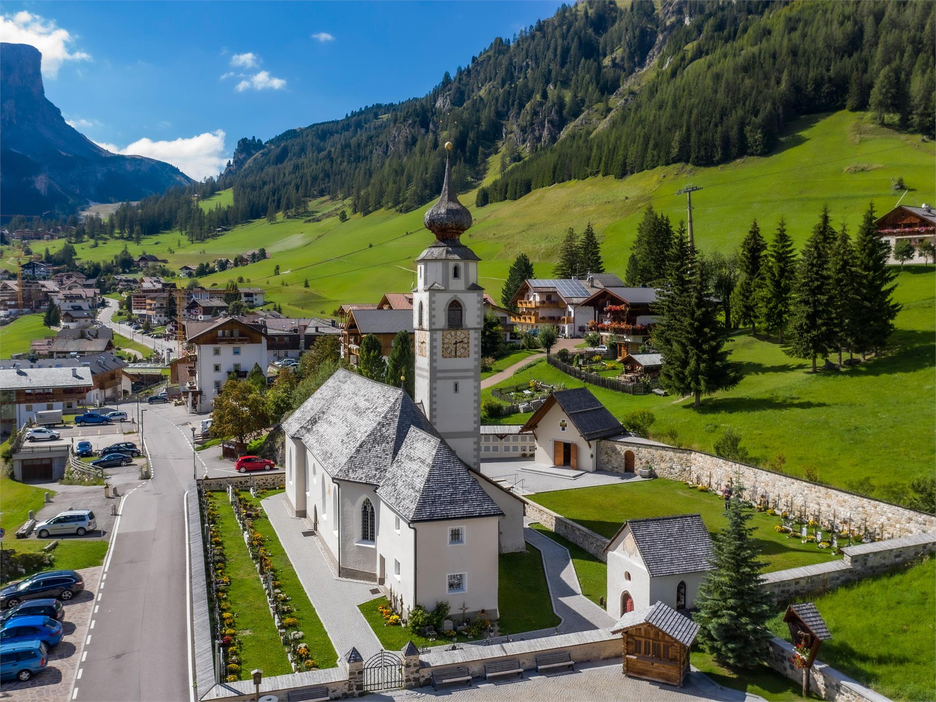 Pfarrkirche St. Vigilius in Colfosco Corvara 3 suedtirol.info