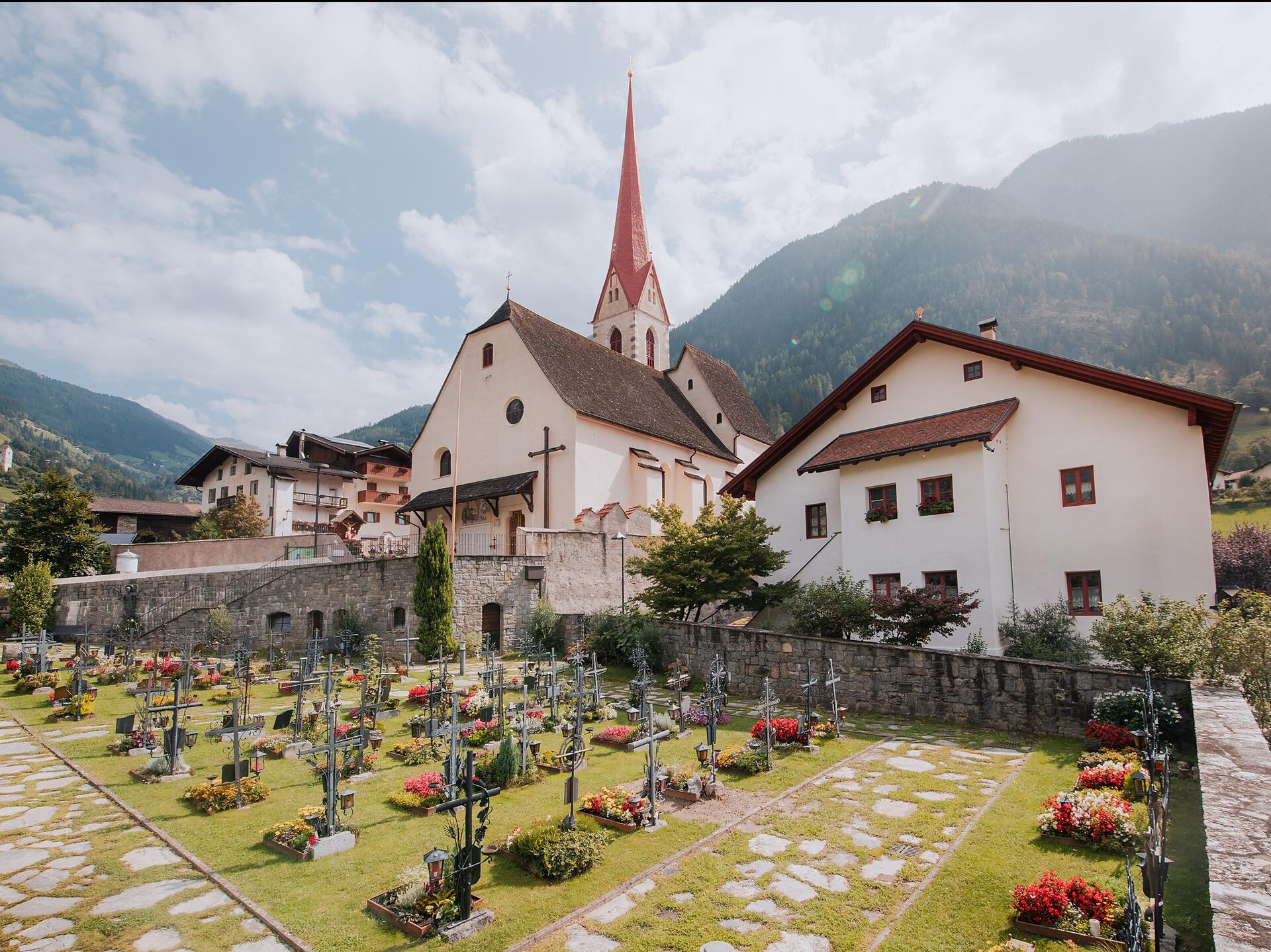 Pfarrkirche Zum Heiligen Leonhard Parish Church in St. Leonhard St.Leonhard in Passeier/San Leonardo in Passiria 4 suedtirol.info