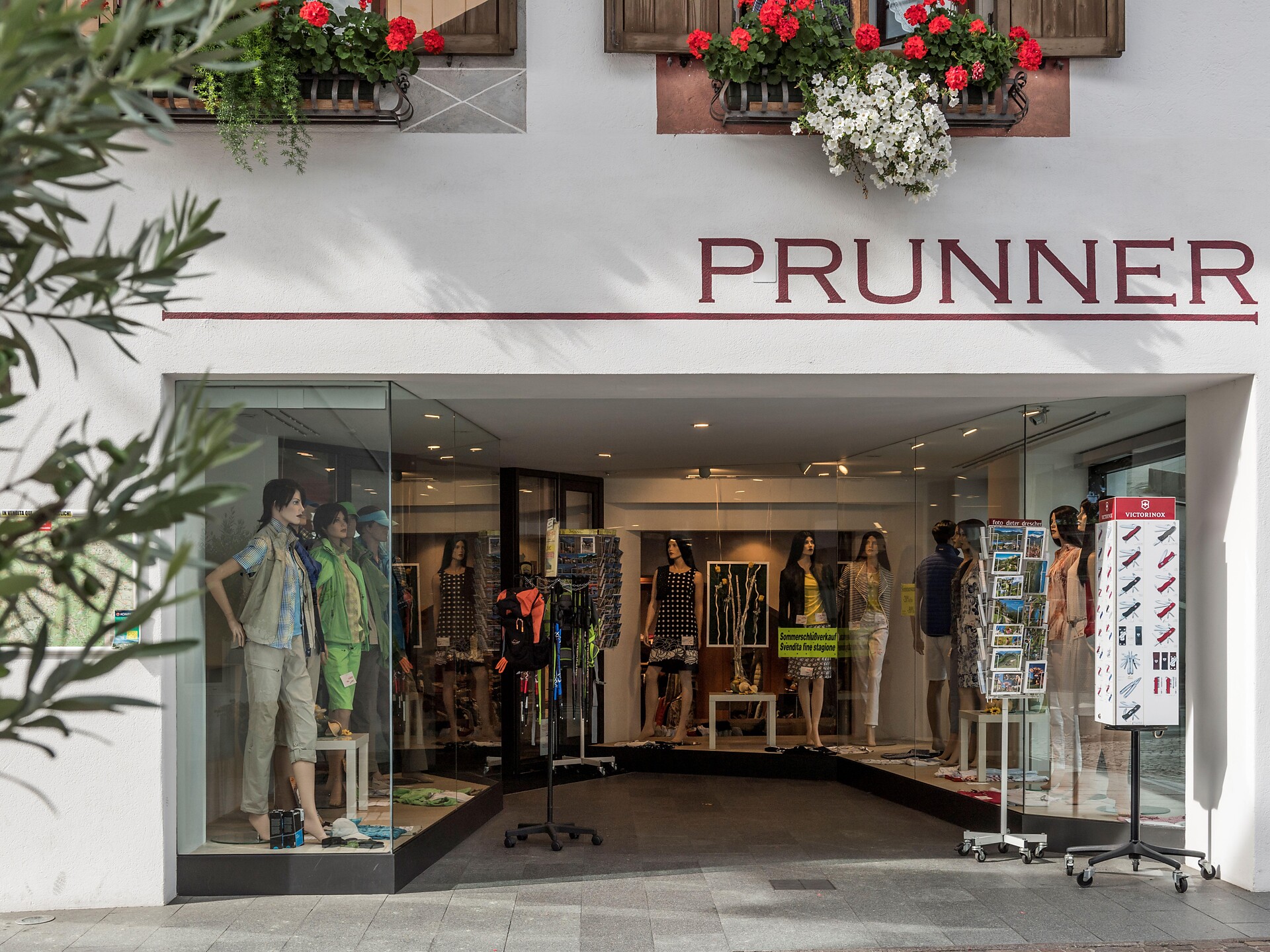 Prunner - Zeitungen, Weine und Souvenirs Schenna 1 suedtirol.info