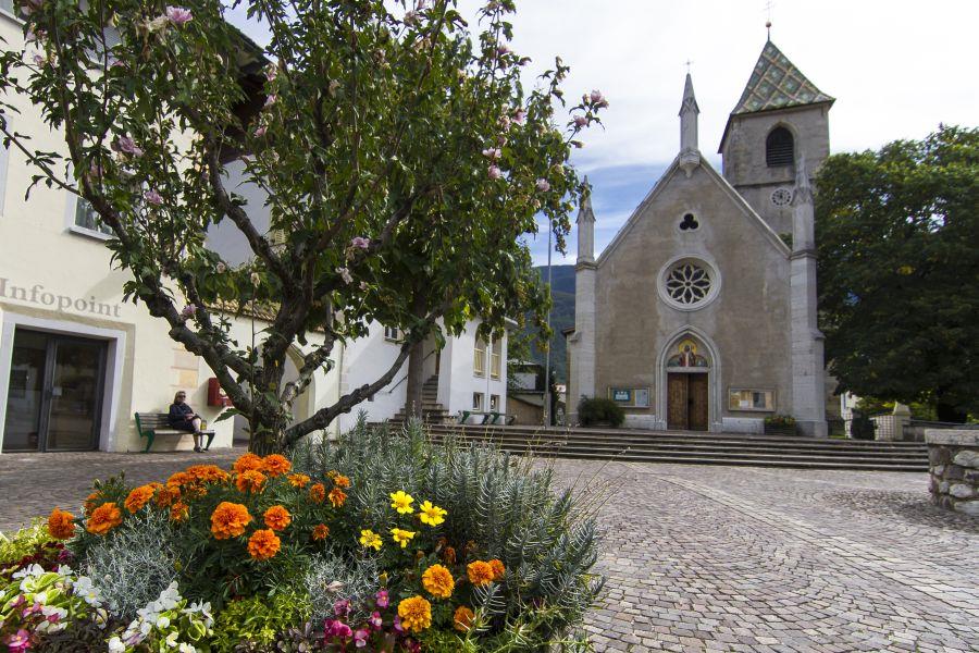 Pfarrkirche zum Hl. Martin Kurtinig an der Weinstraße 1 suedtirol.info