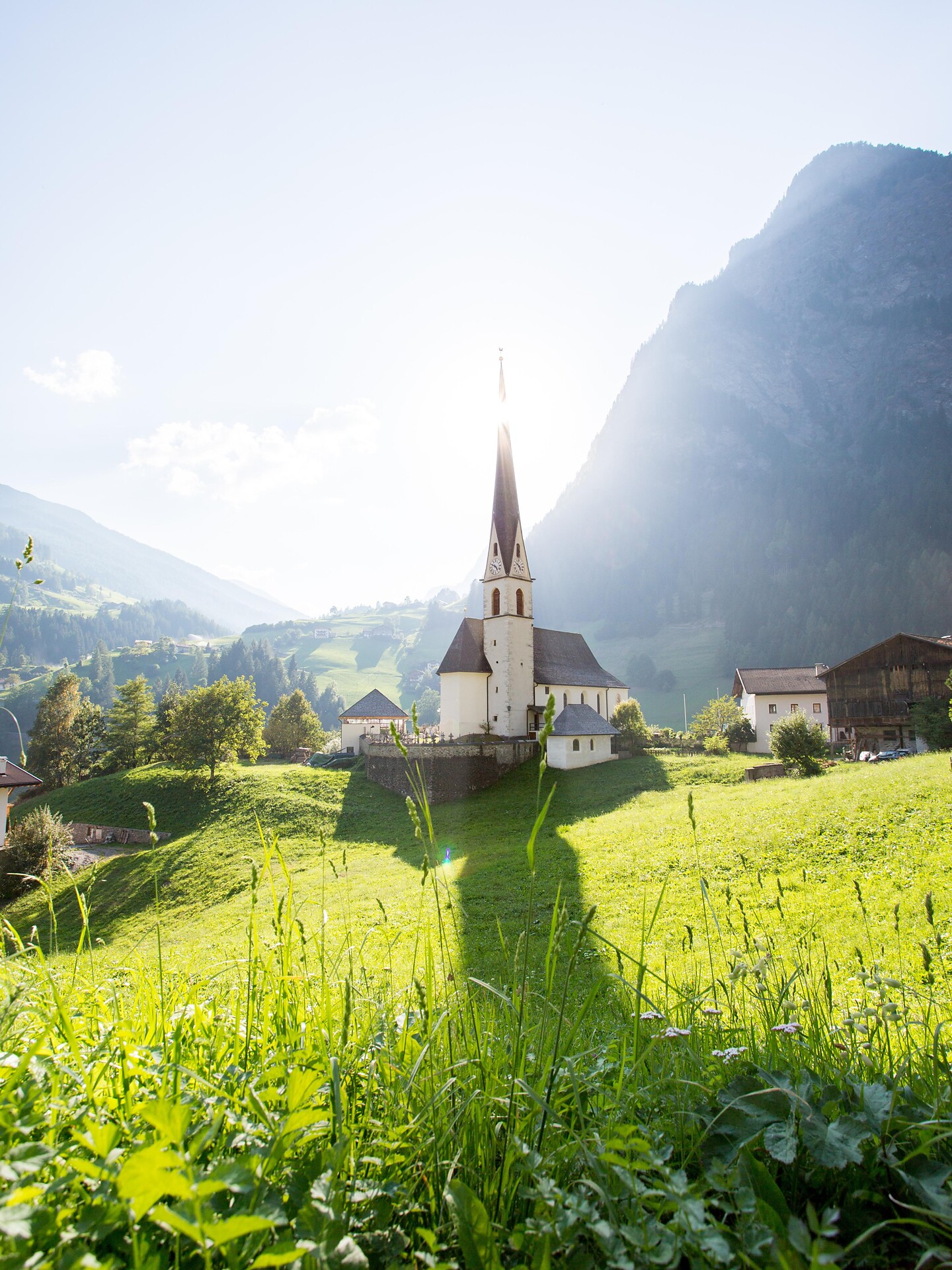Pfarrkirche Maria Himmelfahrt Parish Church in Moos/Moso