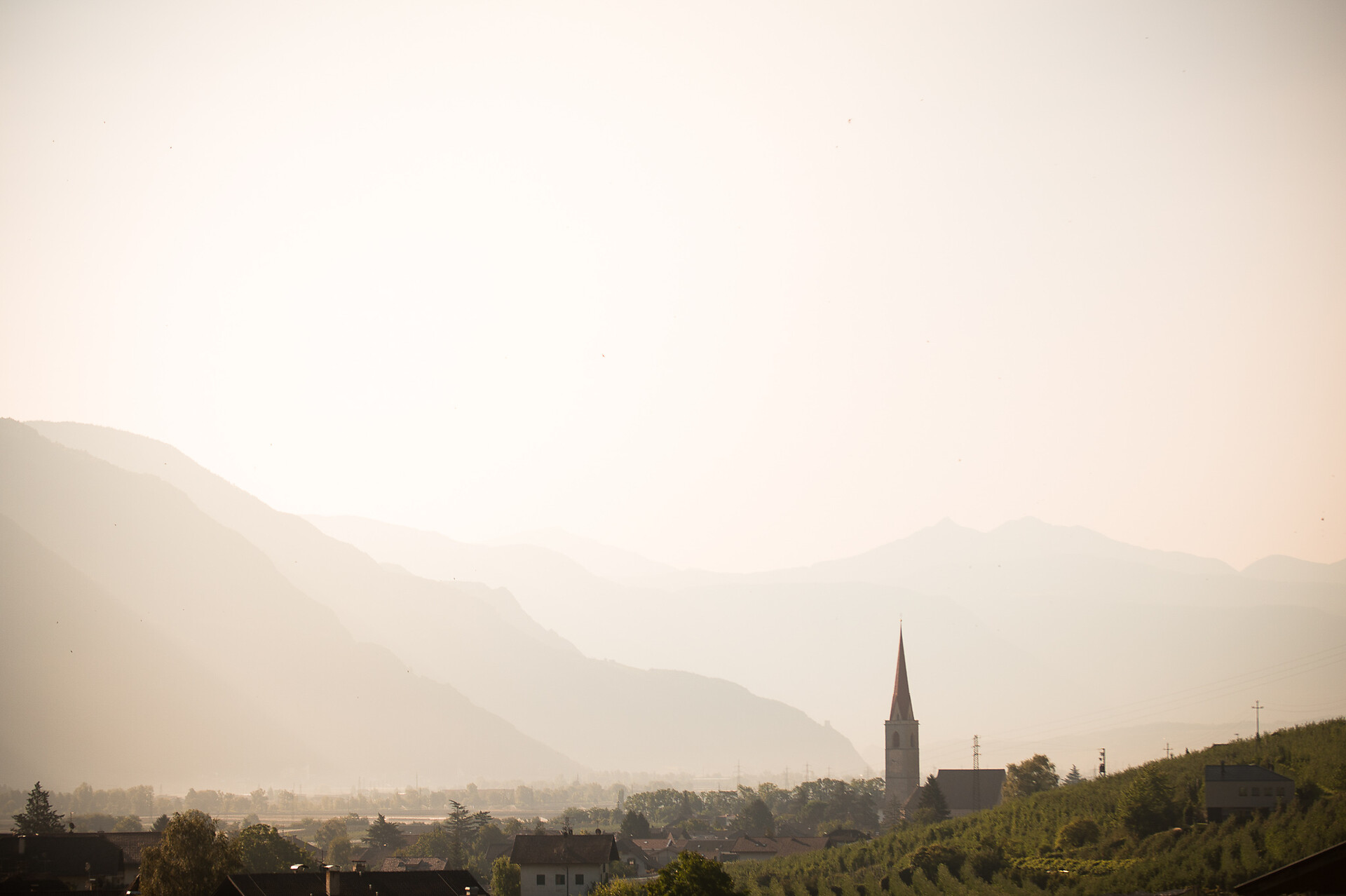 Pfarrkirche in Lana mit dem Schnatterpeckaltar