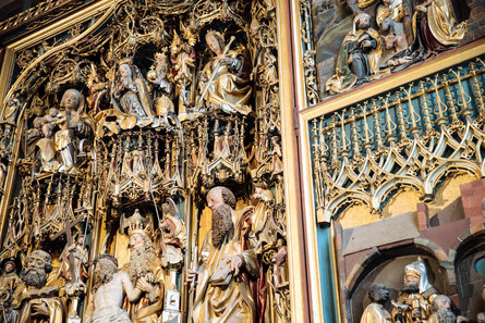 Pfarrkirche Maria Himmelfahrt mit dem Schnatterpeck Altar  5 suedtirol.info