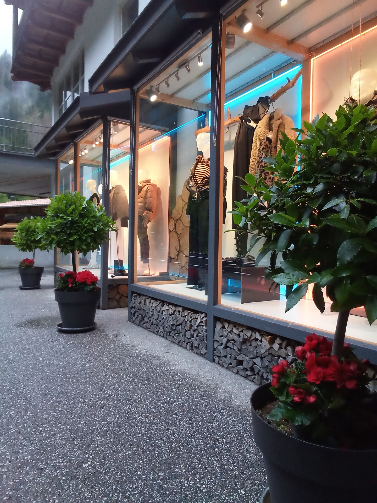 Pederoa Hill casual chic