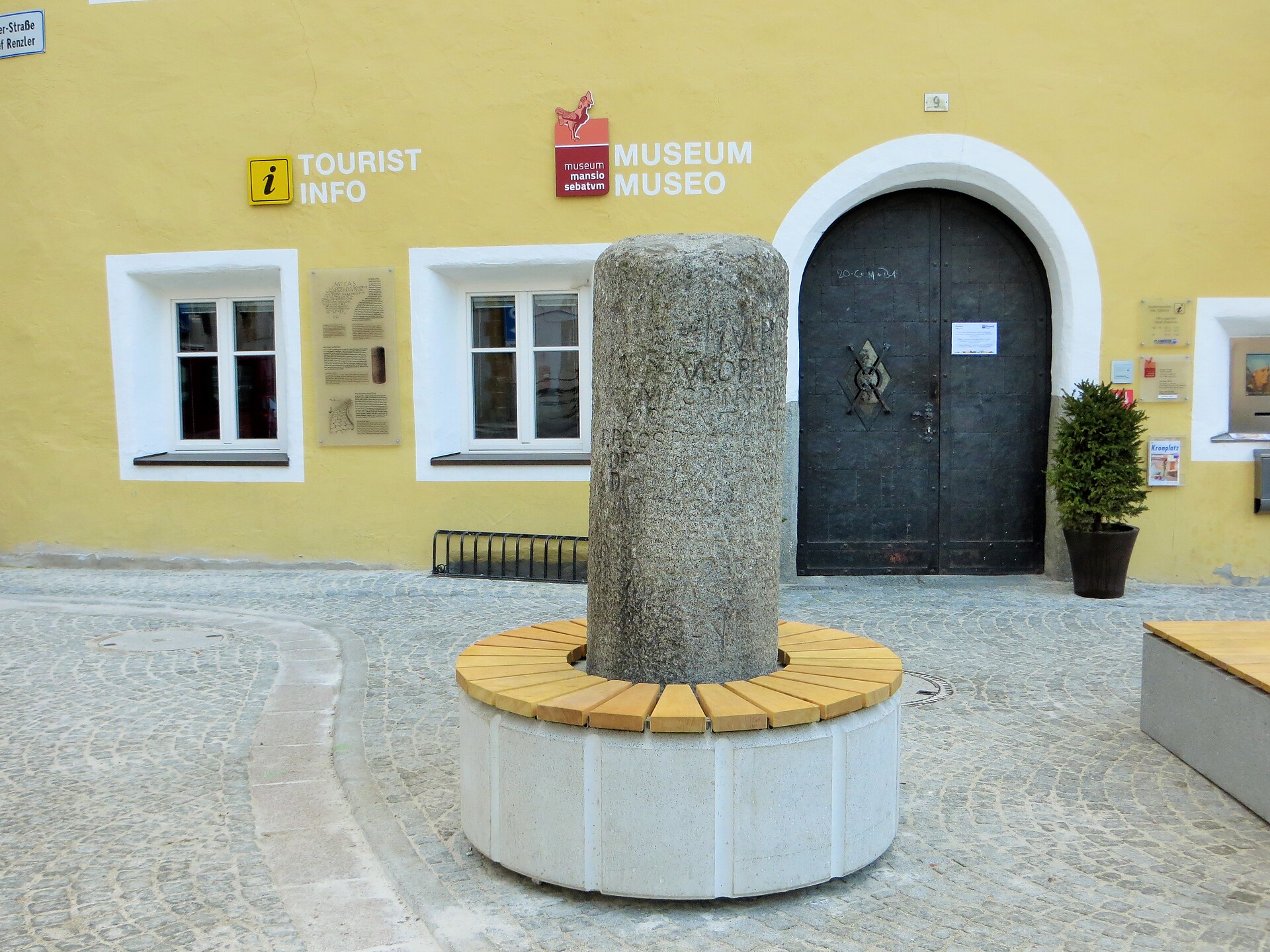 Roman milestone St.Lorenzen/San Lorenzo di Sebato 1 suedtirol.info