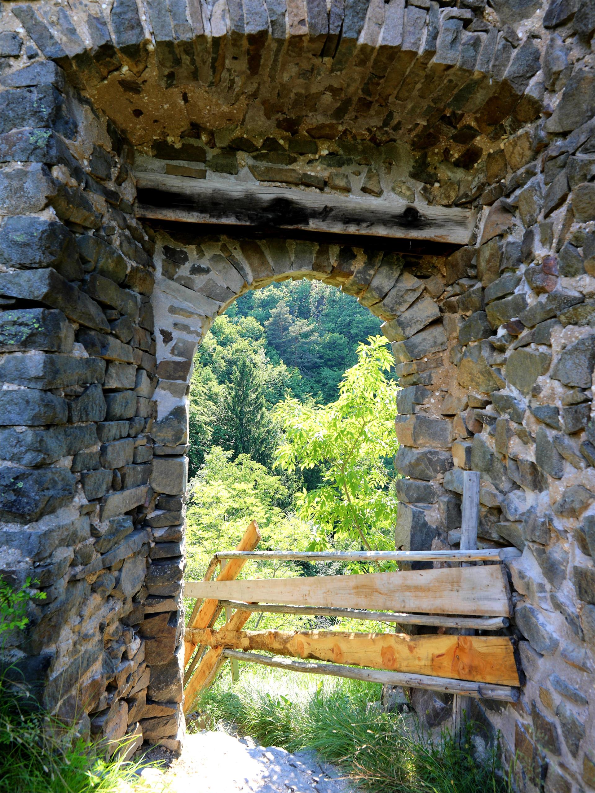 Castel ruins Steinegg|Collepietra Karneid/Cornedo all'Isarco 2 suedtirol.info