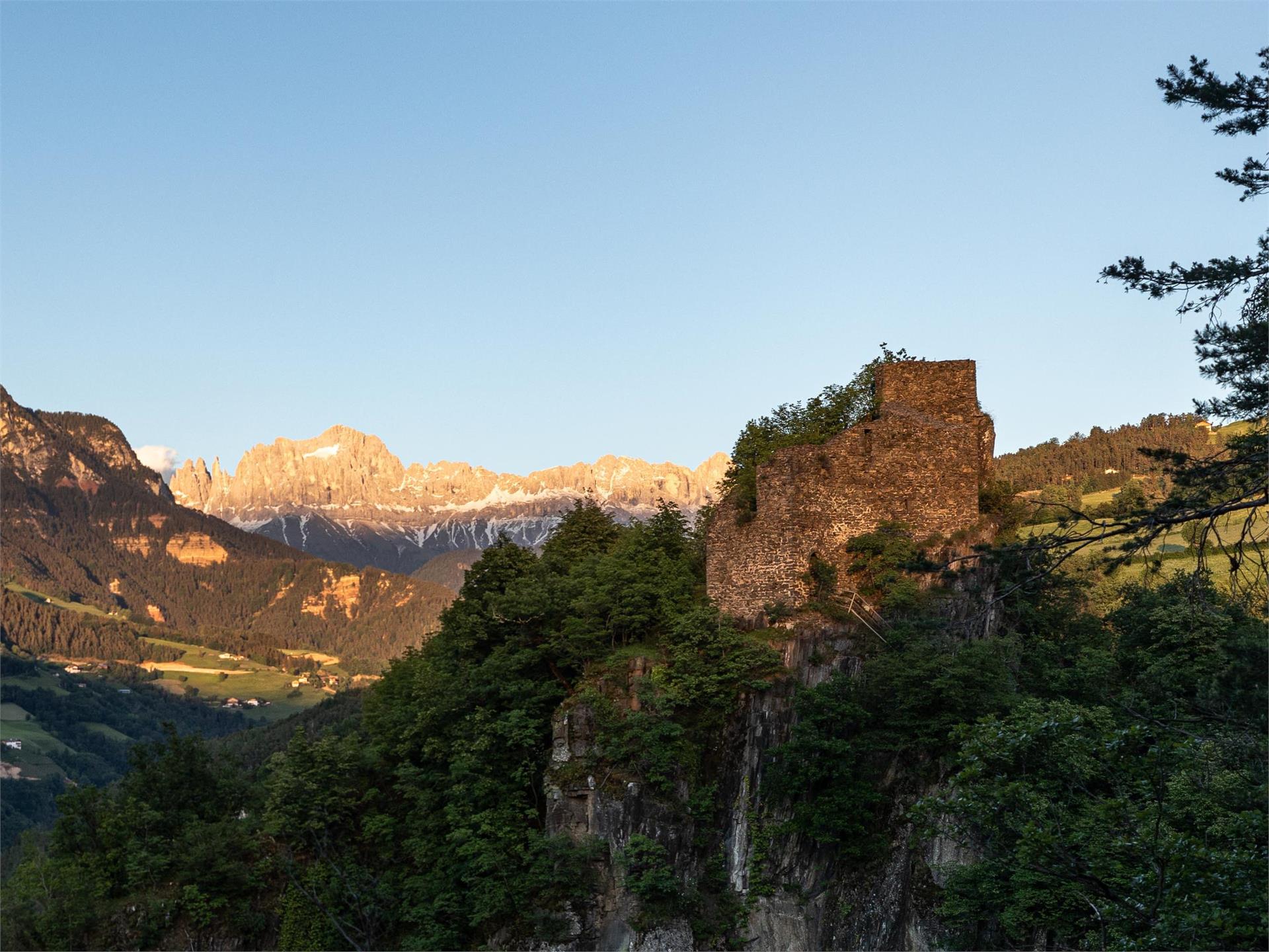 Castel ruins Steinegg|Collepietra Karneid/Cornedo all'Isarco 1 suedtirol.info