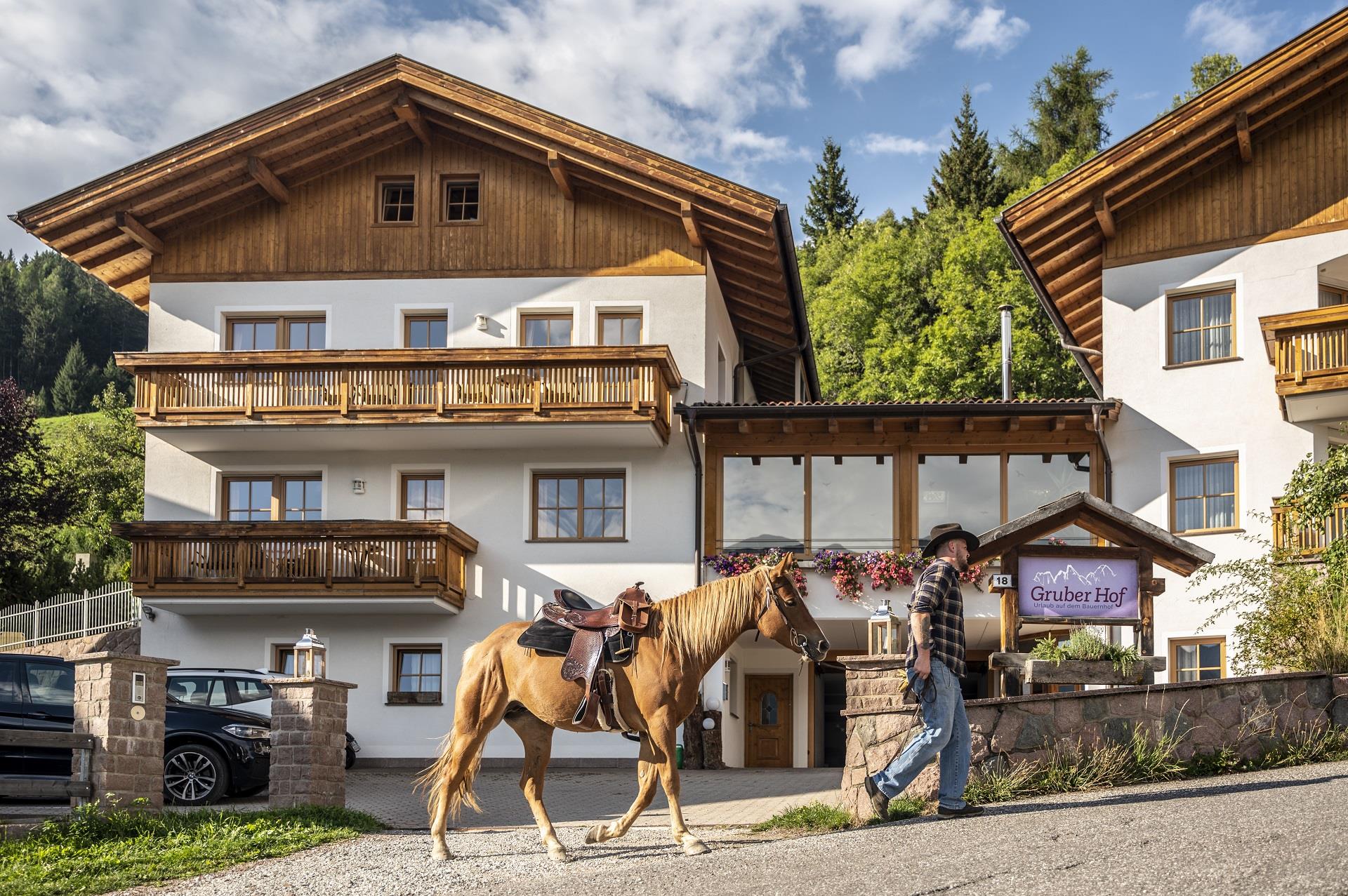 Reiterhof Gruberhof & Martina Strickner Villnöss 1 suedtirol.info